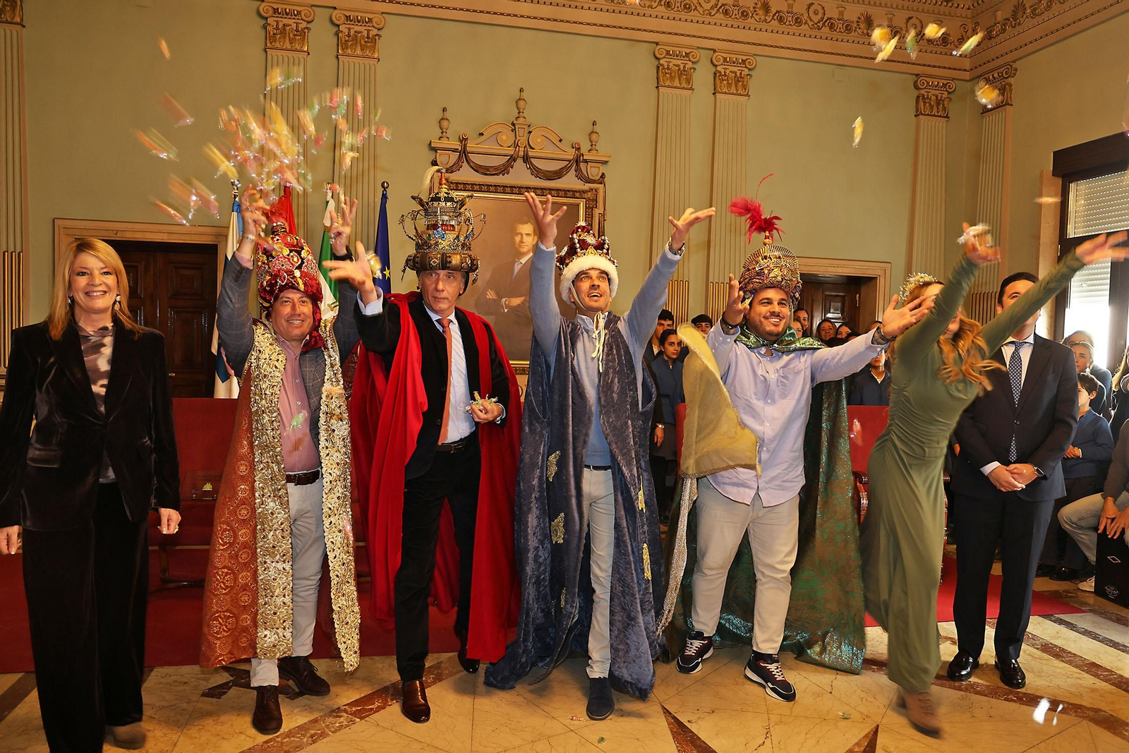 Sus Majestades Los Reyes Magos son coronados en el Ayuntamiento de Huelva