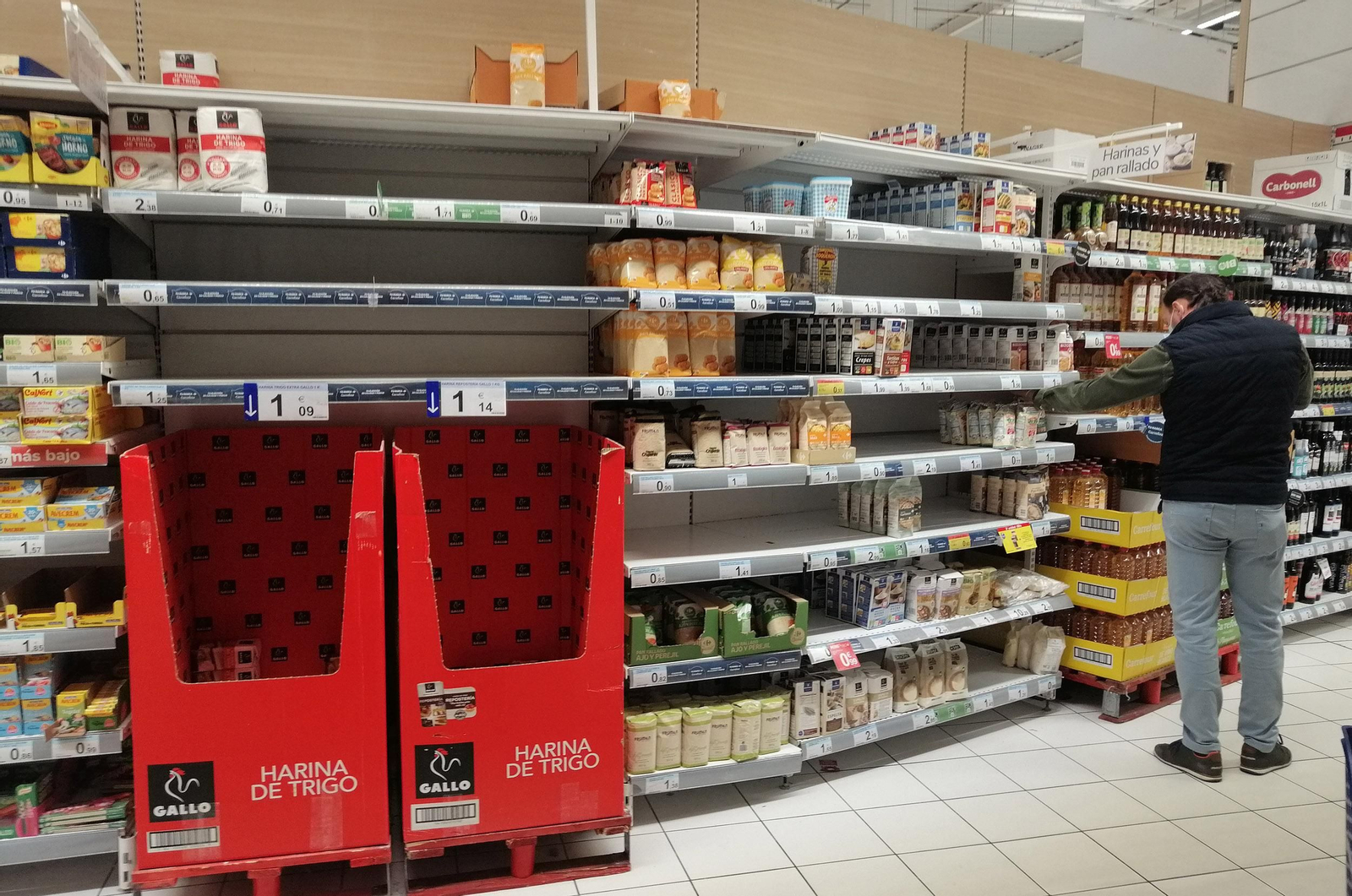 Desabastecimiento de alimentos en los supermercados de Sevilla
