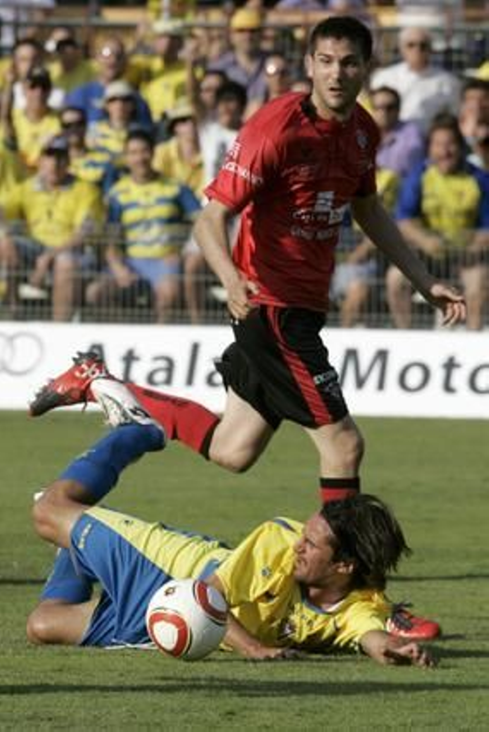 El delantero madrileño acabó en el suelo.

Foto: Jesus Marin