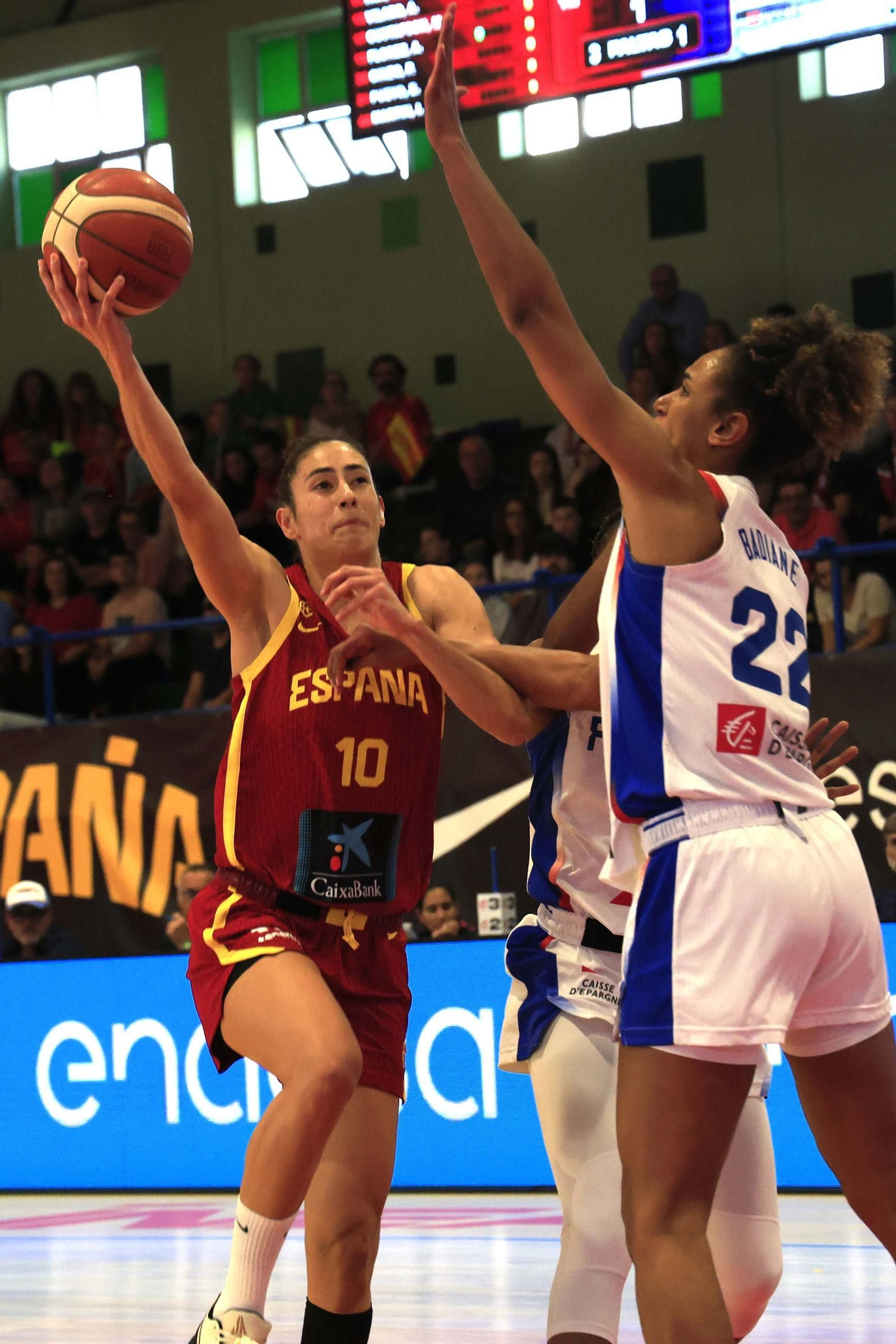 Fotos del partido y ambiente en el España-Francia del Torneo Internacional de Baloncesto Femenino en La Línea