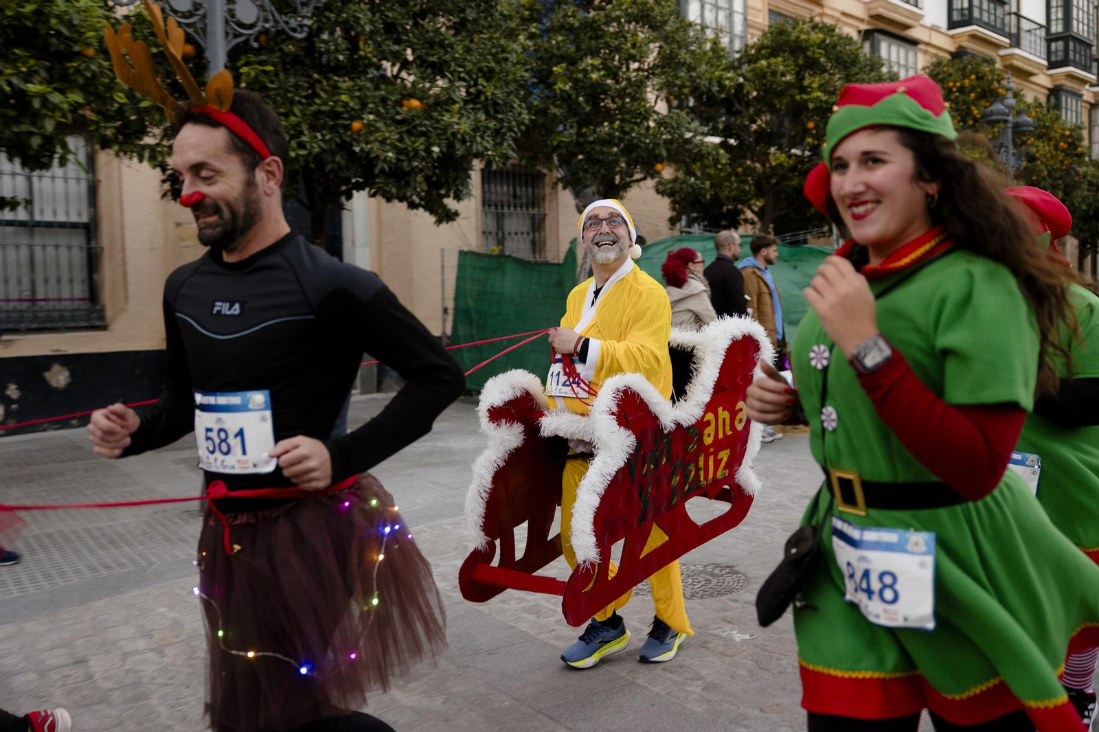 Las mejores imágenes de la carrera popular San Silvestre Gaditana 2024