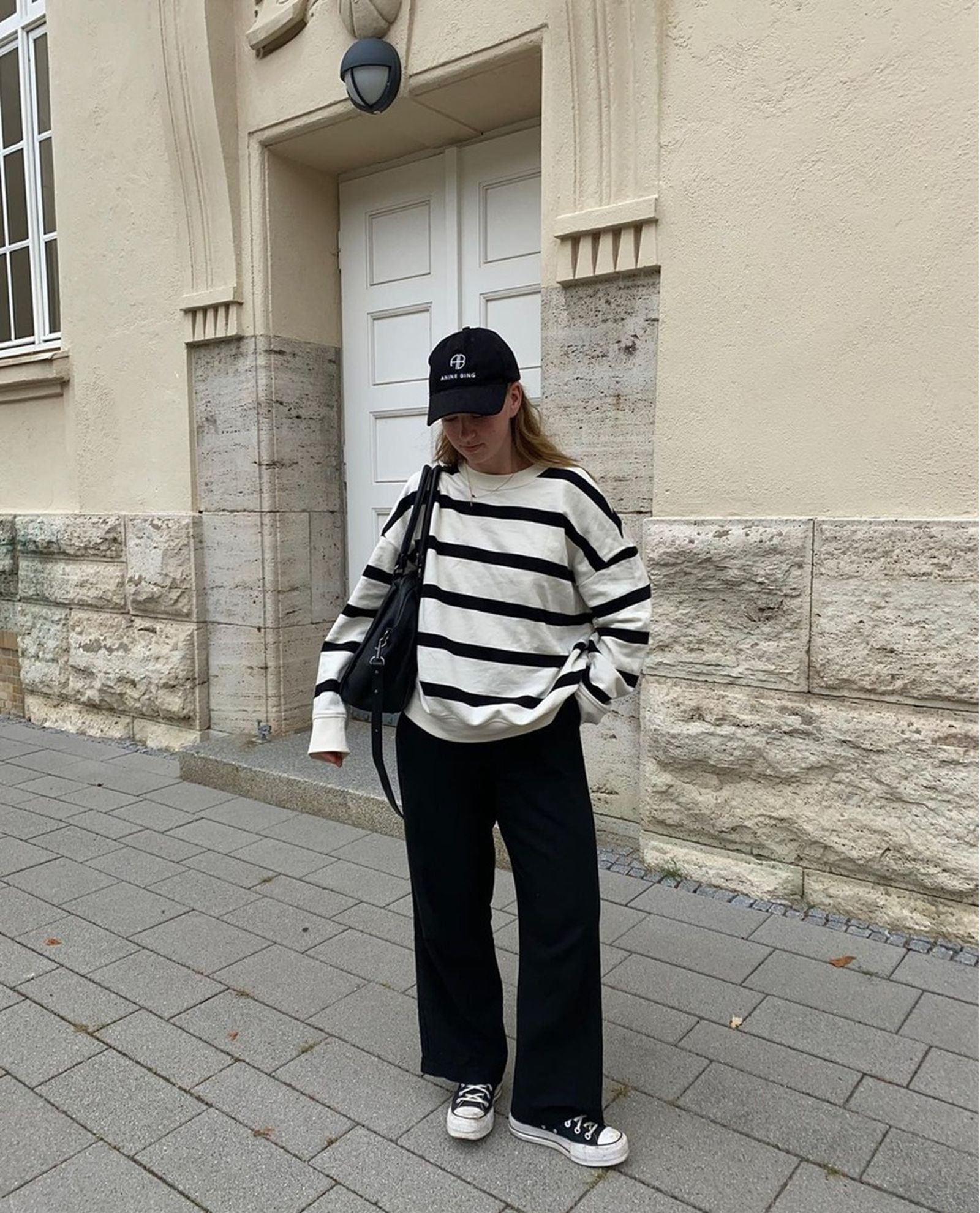 El look de inspiración parisina se reinventa esta primavera y aparecen los jerséis tipo polera y las rayas de colores.