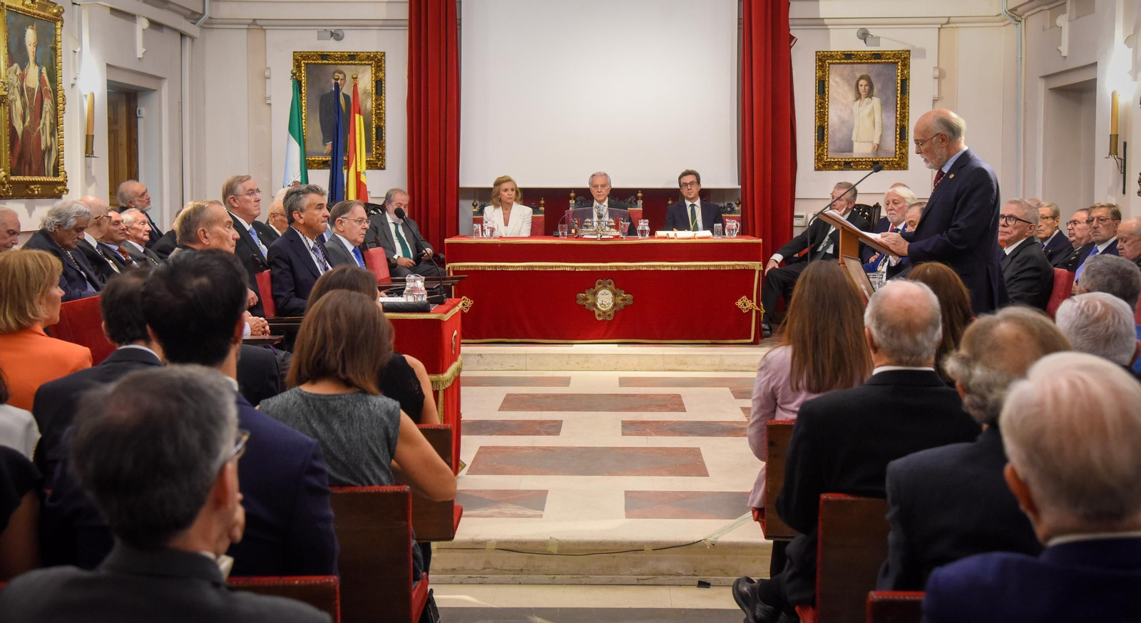 La Academia de Medicina de Sevilla recepciona a tres nuevos académicos correspondientes