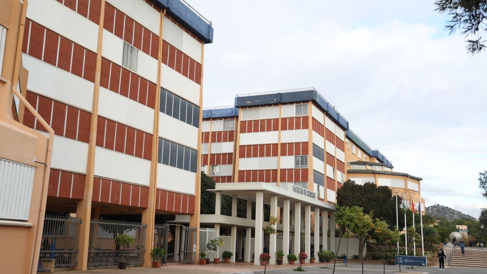 El entorno de la Facultad de Ciencias de la UMA, este lunes, primer día del paro académico convocado por los estudiantes.