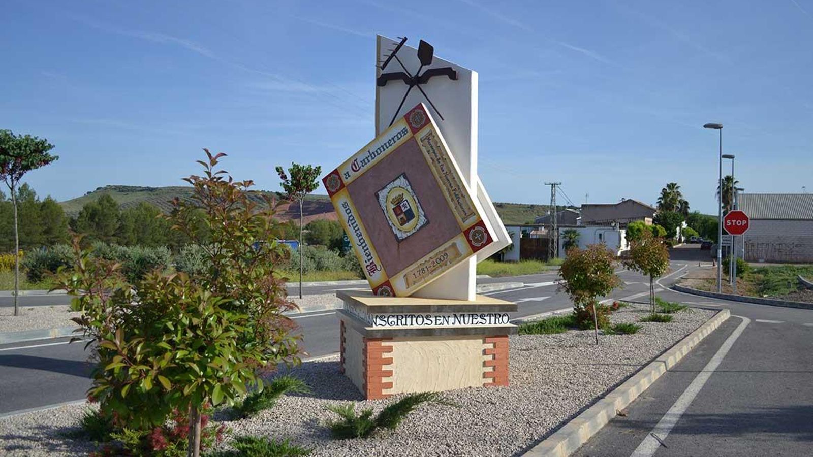 Escultura que encontrarás en la entrada a Carboneros.