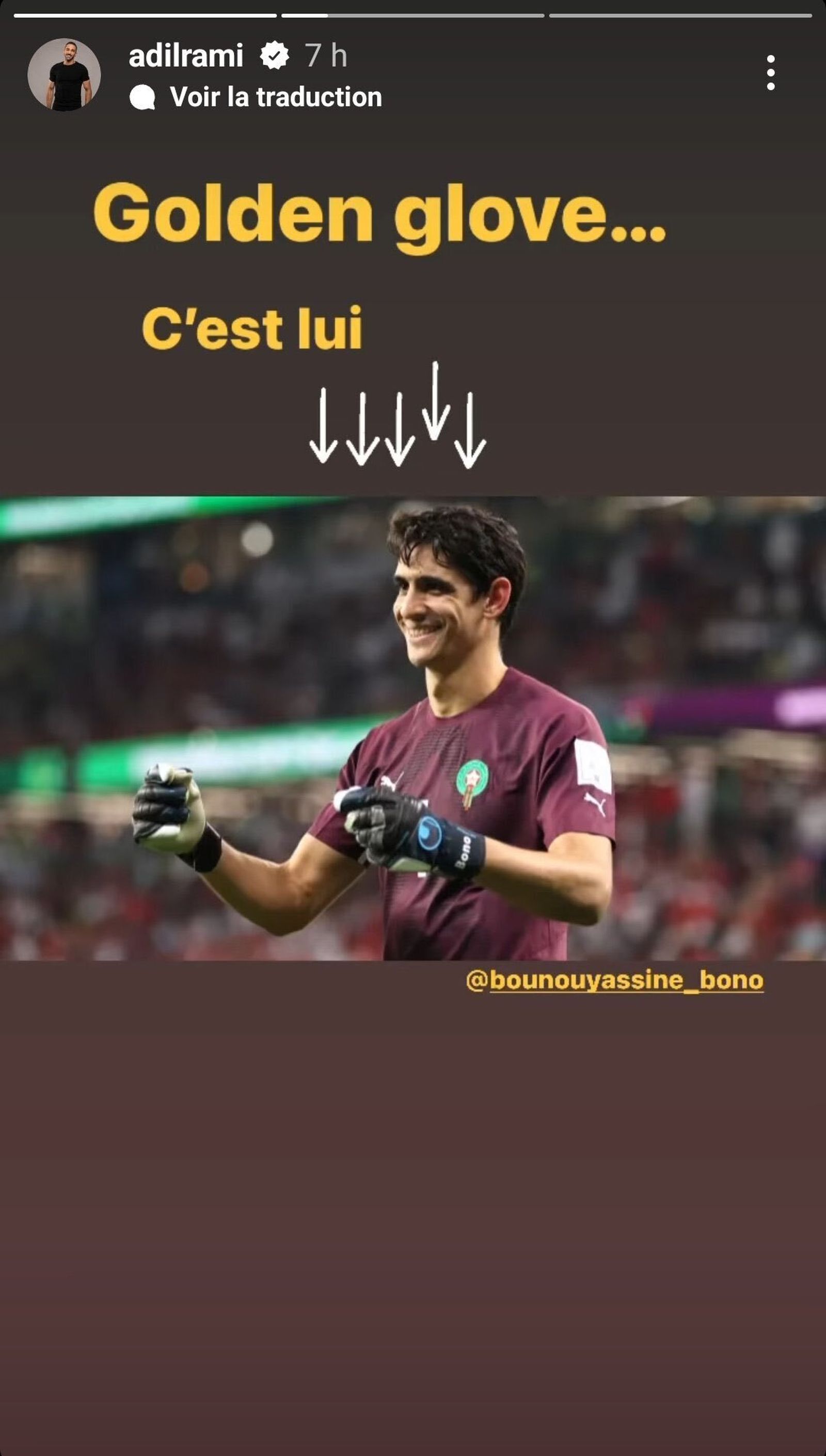 Rami carga contra el Dibu.