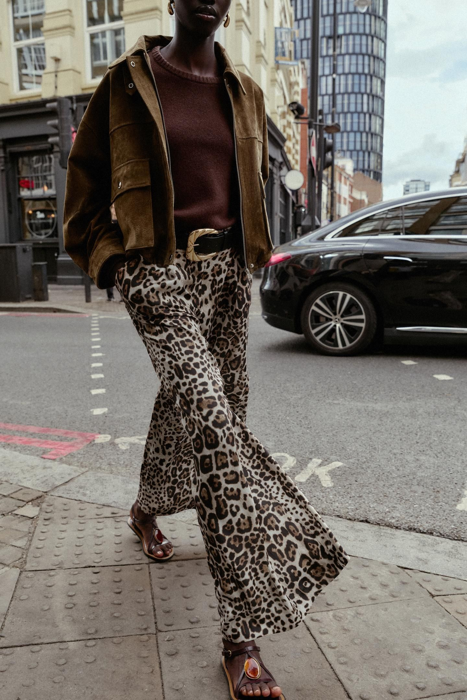 Pantalones anchos y elegantes de Zara.