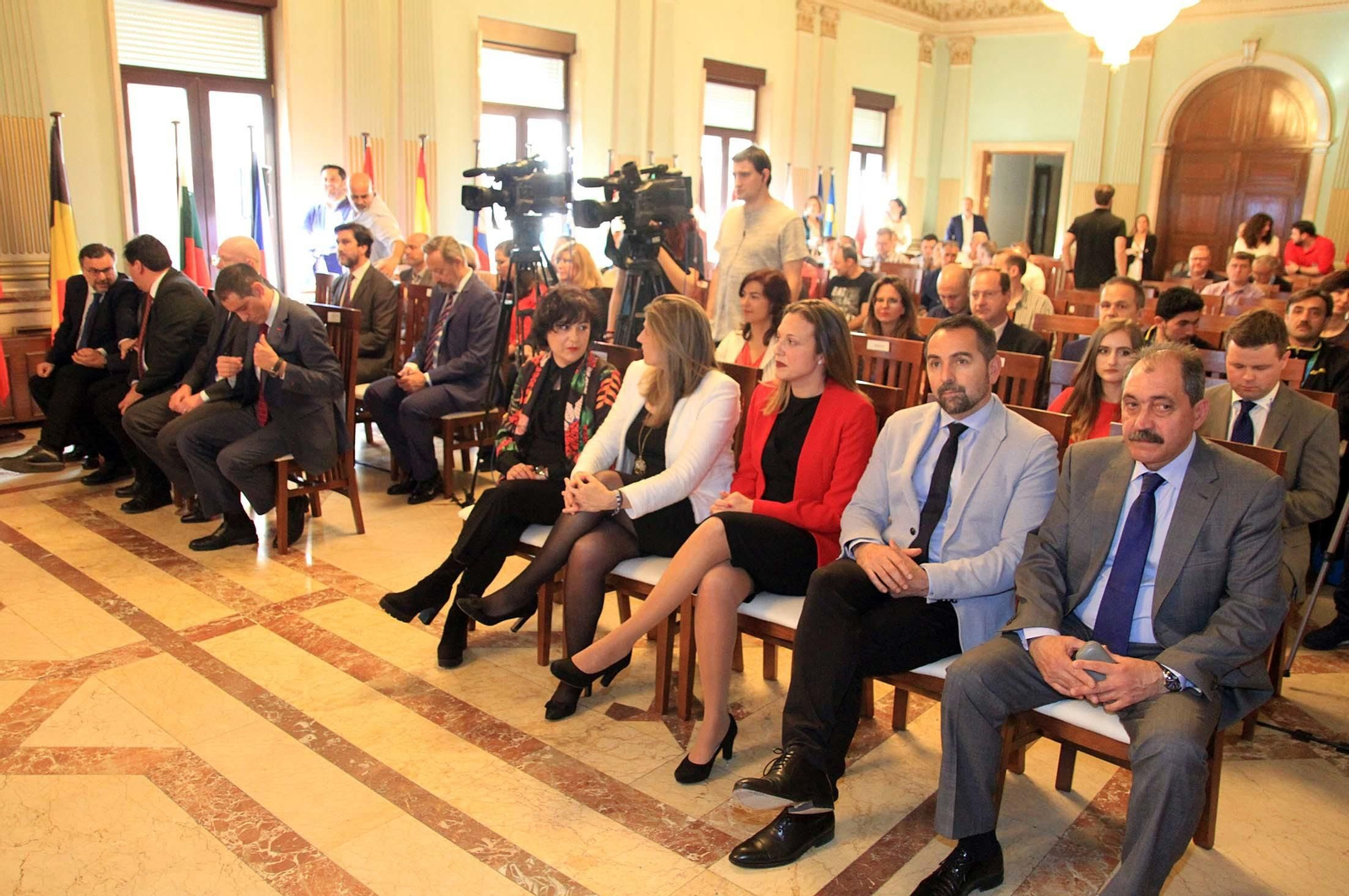 Imágenes de la recepción en el ayuntamiento a organizadores y participantes del Campeonato Europeo de Bádminton que se celebra en Huelva