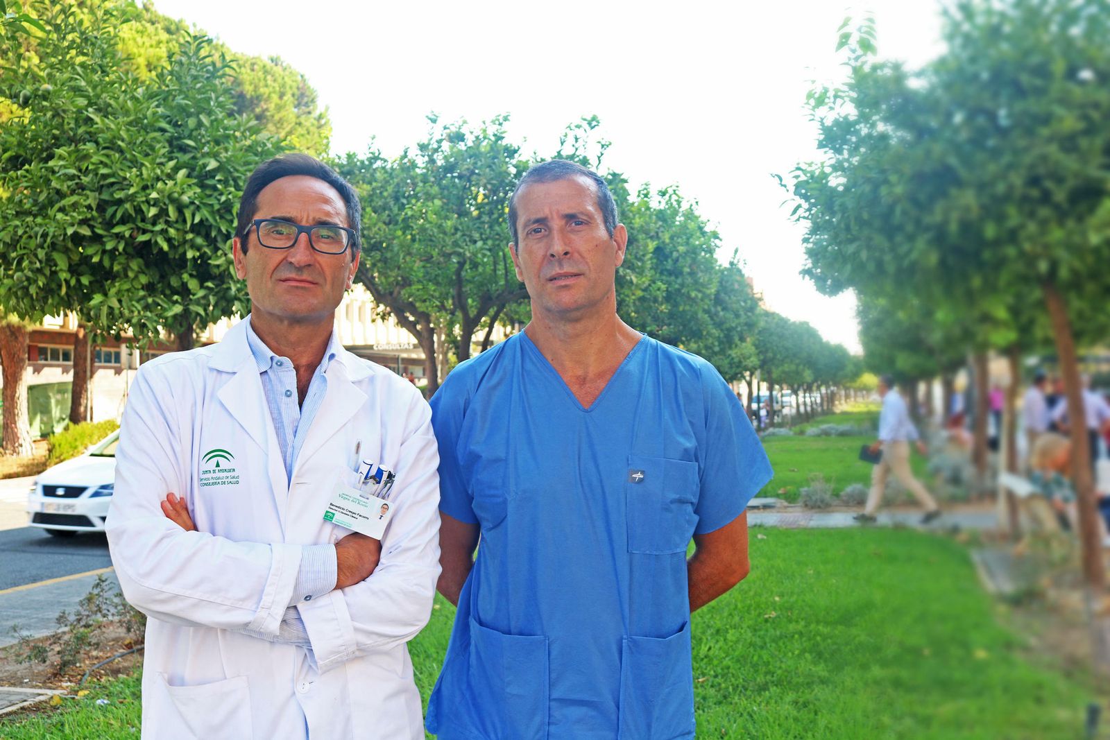 El profesor Benedicto Crespo-Facorro, investigador principal del proyecto y director de la Unidad de Salud Mental del Hospital Virgen del Rocío, junto a Miguel Ruiz.