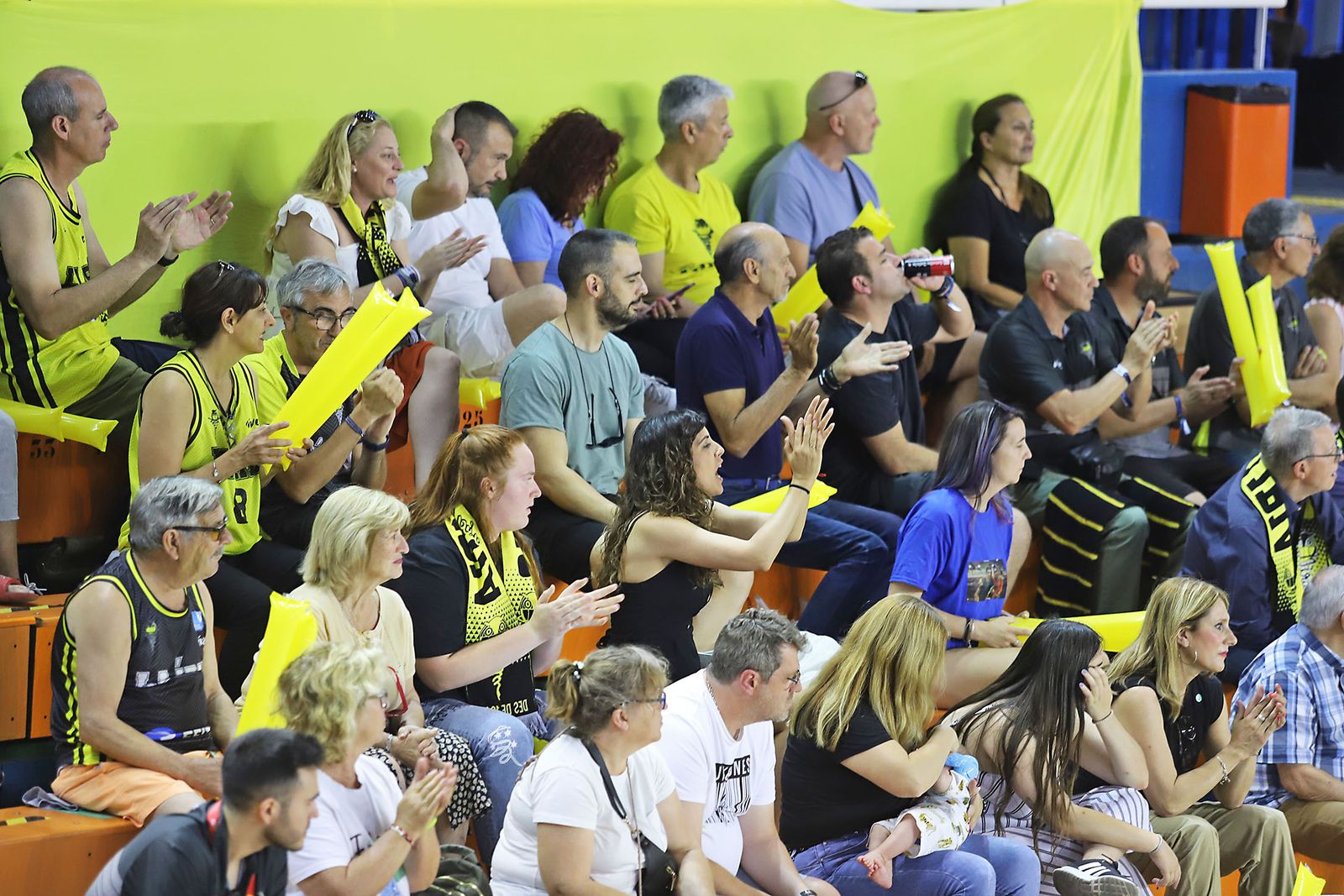 Imágenes de la Primera jornada de la fase final a LEB Plata: Huelva Comercio Viridis vs Refitel Basket Lliria