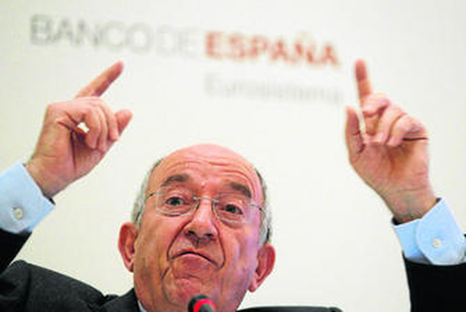 El gobernador del Banco de España, Miguel Ángel Fernández Ordóñez, comparece tras conocerse los test de estrés.