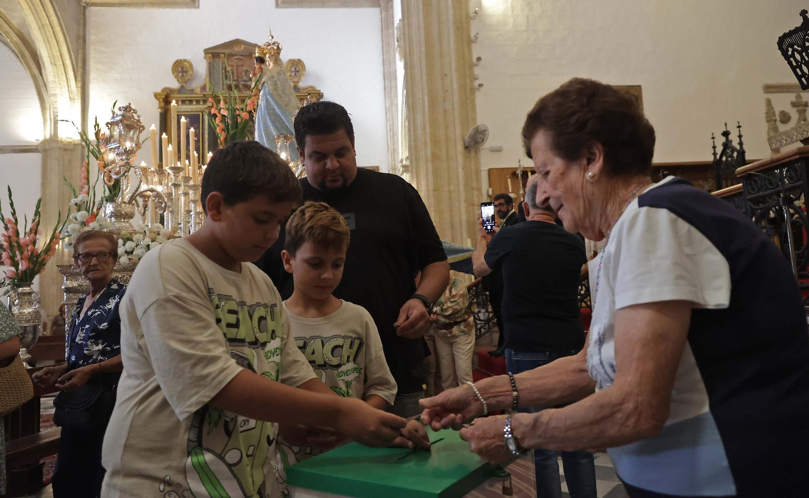 La tradición bajo el manto de la Virgen de la Luz de Tarifa, en imágenes