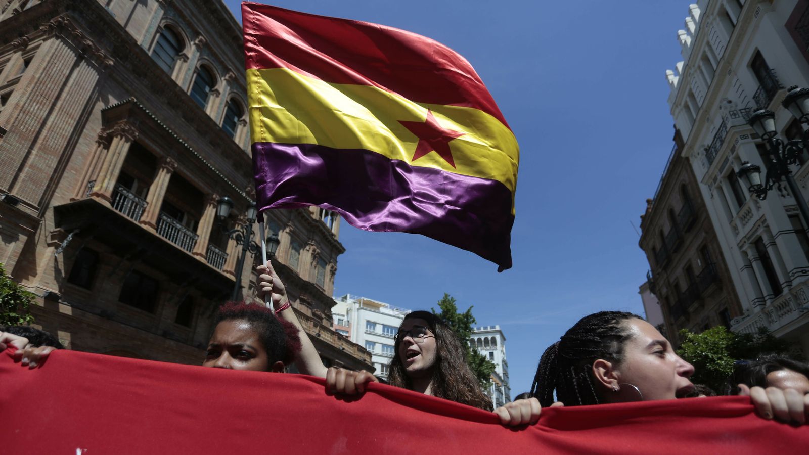 las imágenes de la  manifestación del Primero de Mayo en Sevilla