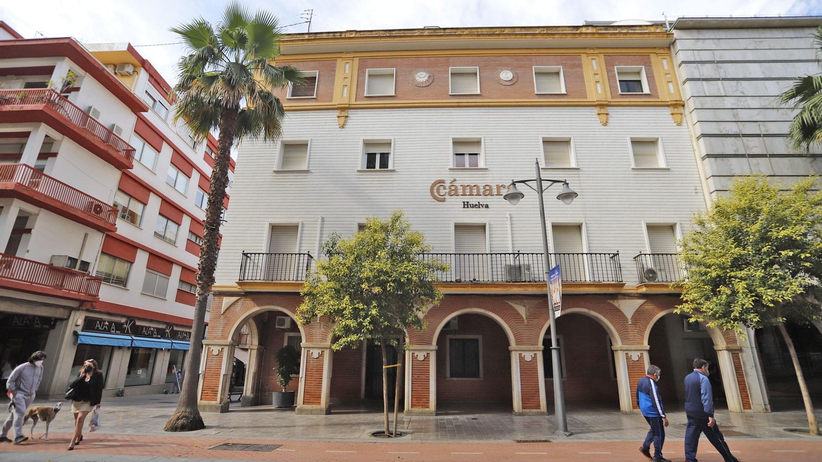Fachada donde se abrirá el acceso al local y el portal de residentes.