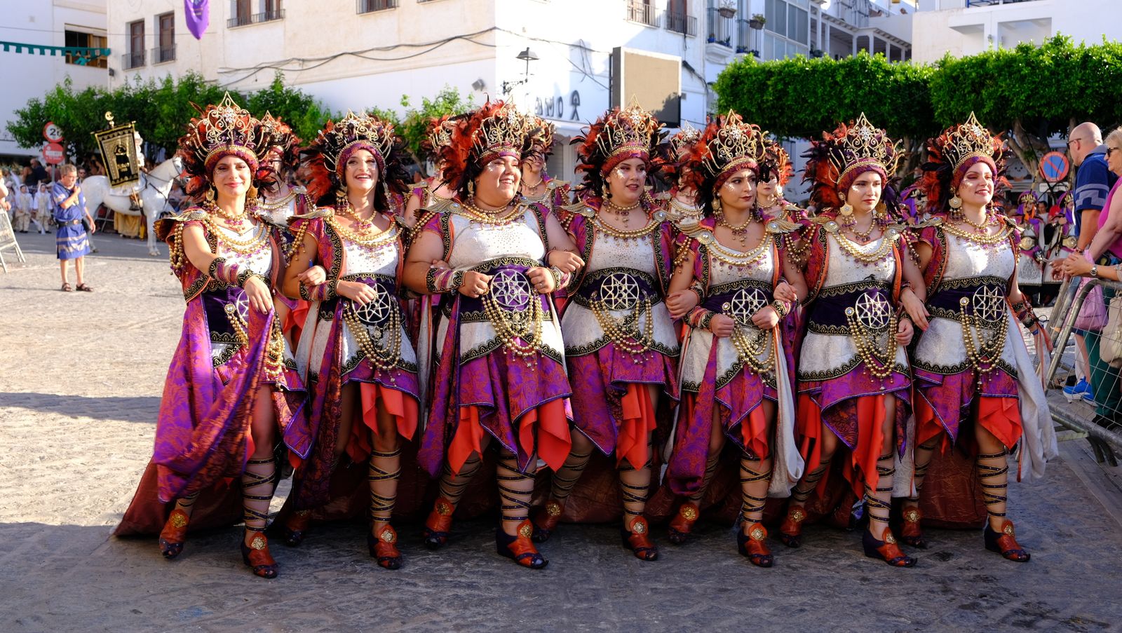 El espectacular desfile de Moros y Cristianos de Mojácar, en imágenes