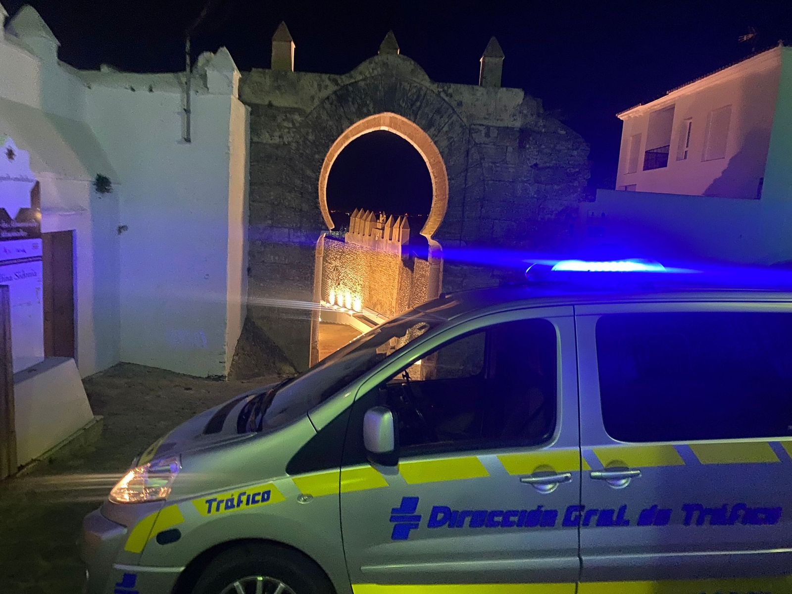 Vehículo policial para los controles de alcoholemia de Medina