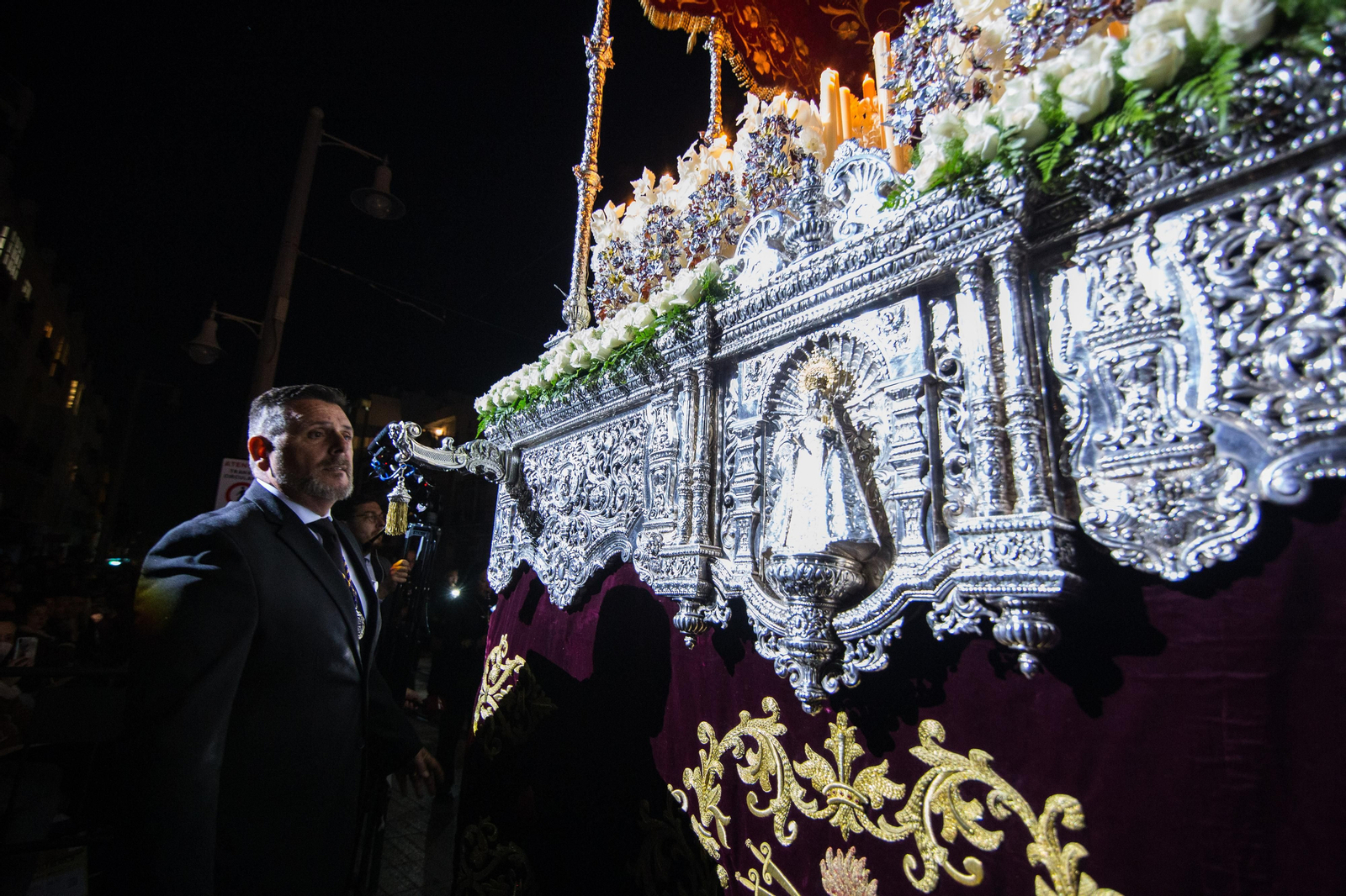 Madrugada de Viernes Santo en San Fernando: Las imágenes del Nazareno