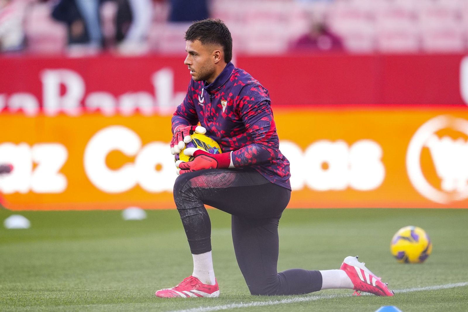 Álvaro Ferllo en un entrenamiento con el Sevilla.