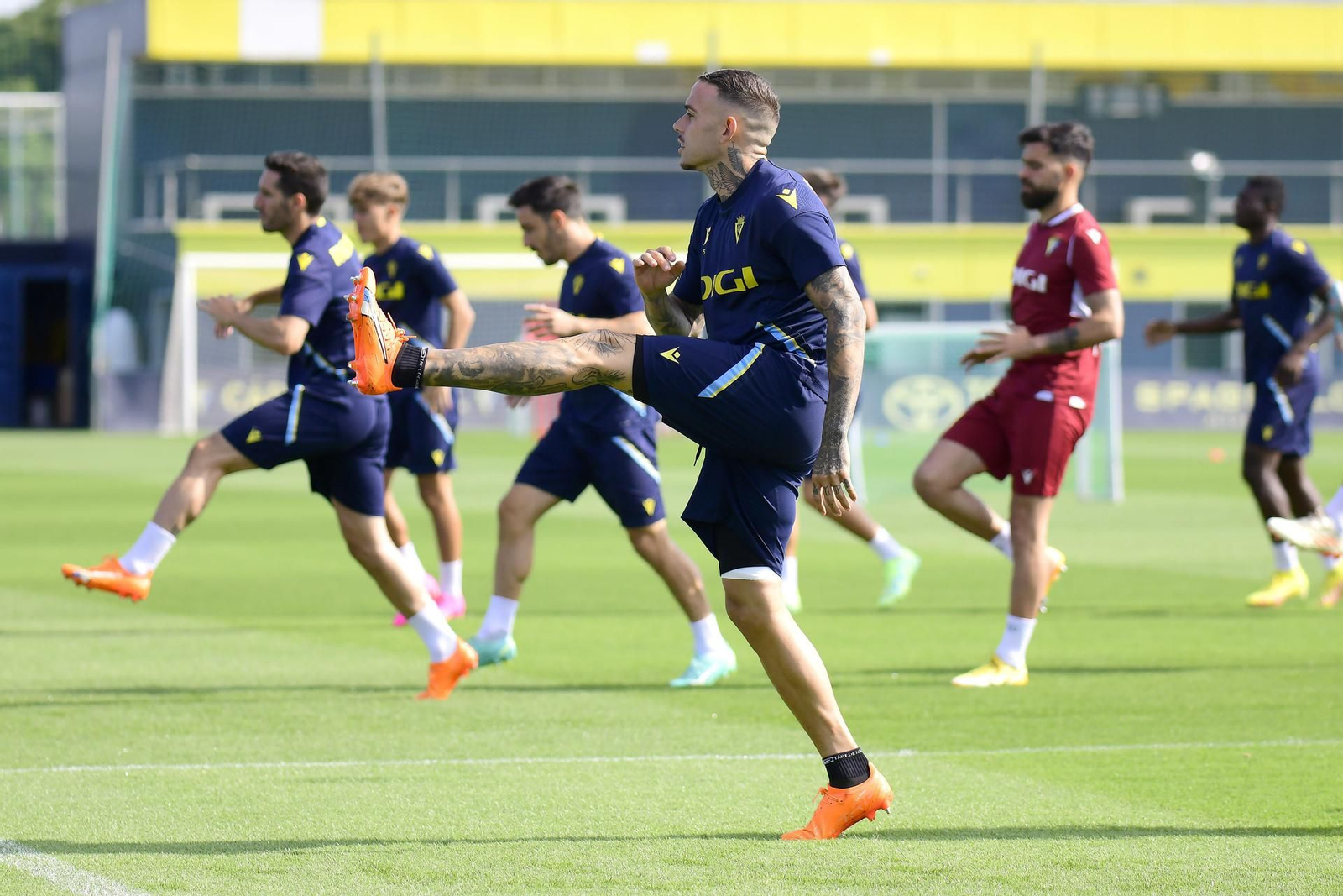 Roger, en pleno ejercicio físico con la plantilla en la sesión de este viernes.