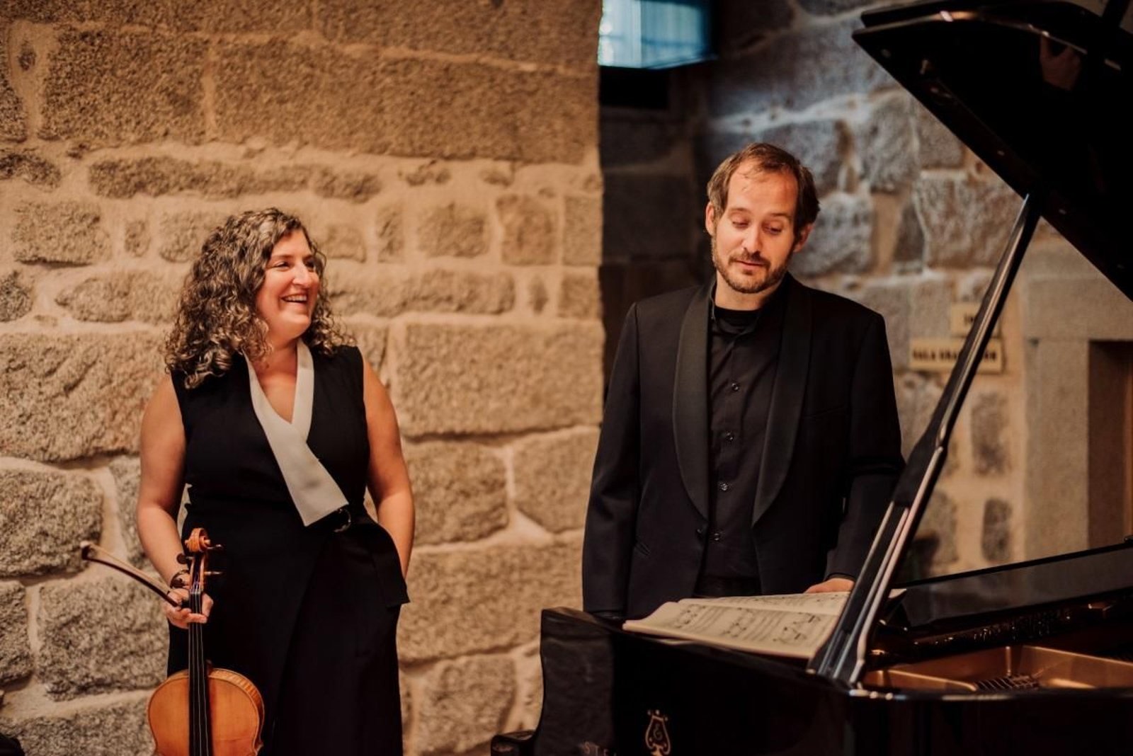 Alicia Calabuig y Jorge Blasco presentan a las 22 horas en el Patio de los Espartales, ‘Mujeres en clave de do’.