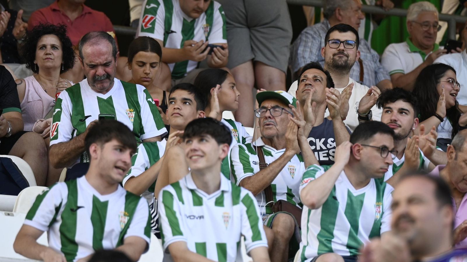 Las mejores fotos del ambiente en El Arcángel para el Córdoba CF - Albacete