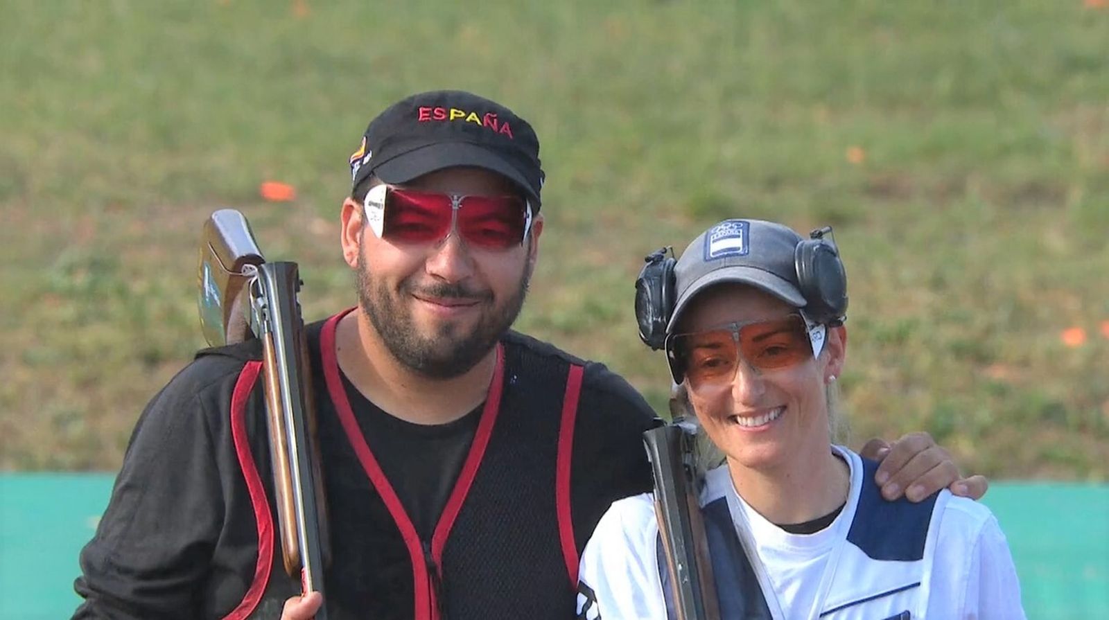 Fátima Gálvez, sonriente, junto a Alberto Fernández.