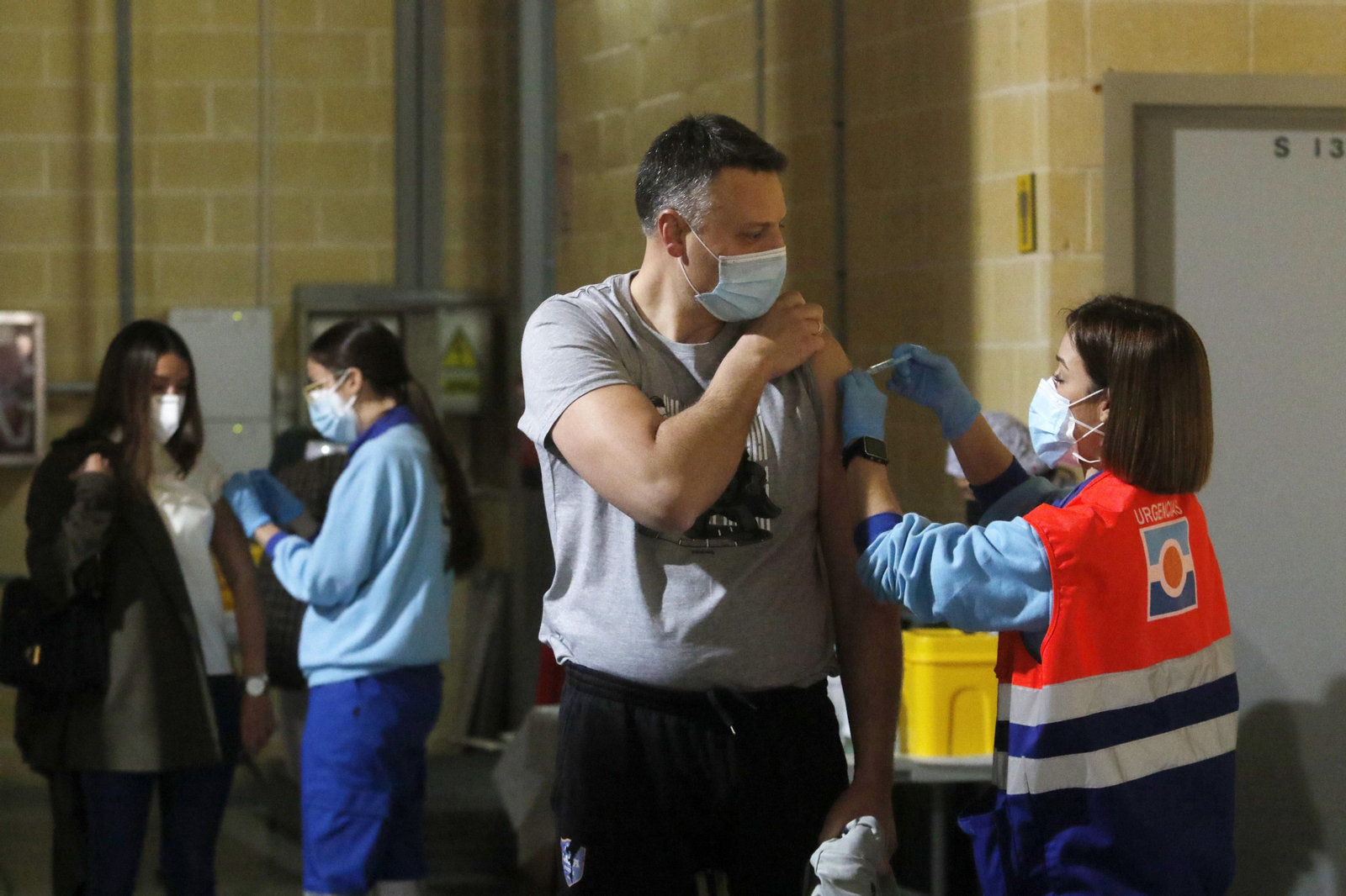 Las fotos de la vacunación contra el coronavirus en Vista Alegre a los profesores de Córdoba