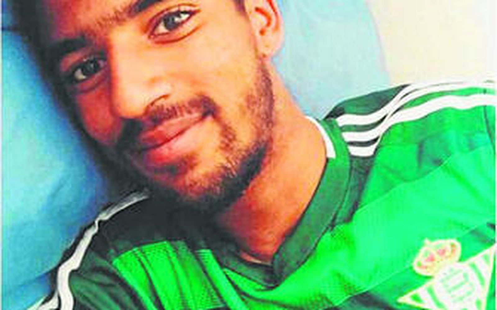 Imagen de 'Instagram' en la que se ve a Román con la elástica del Betis.