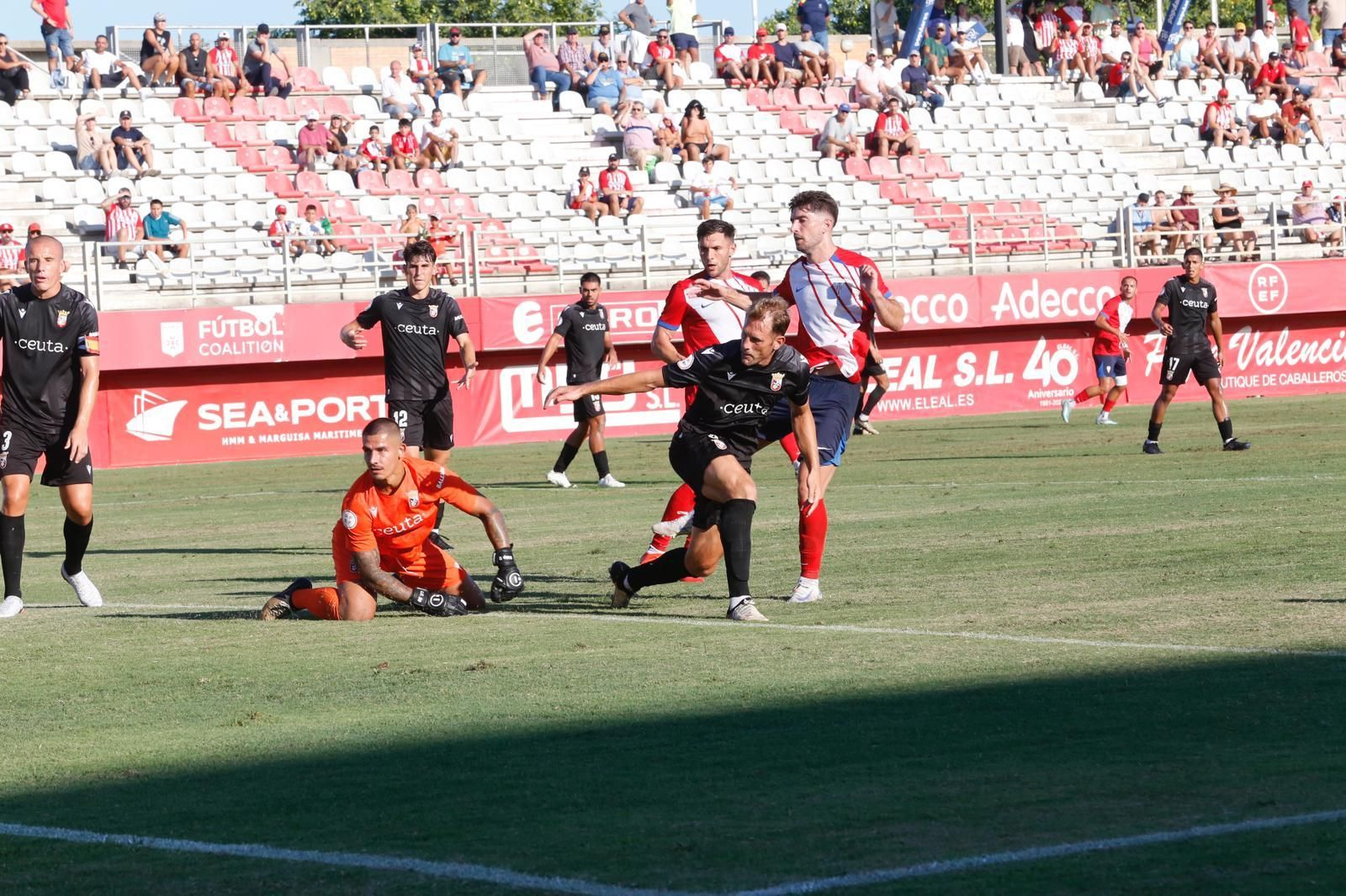Imagen del instante del único gol, a favor del Algeciras, en el XXIX Trofeo Virgen de la Palma