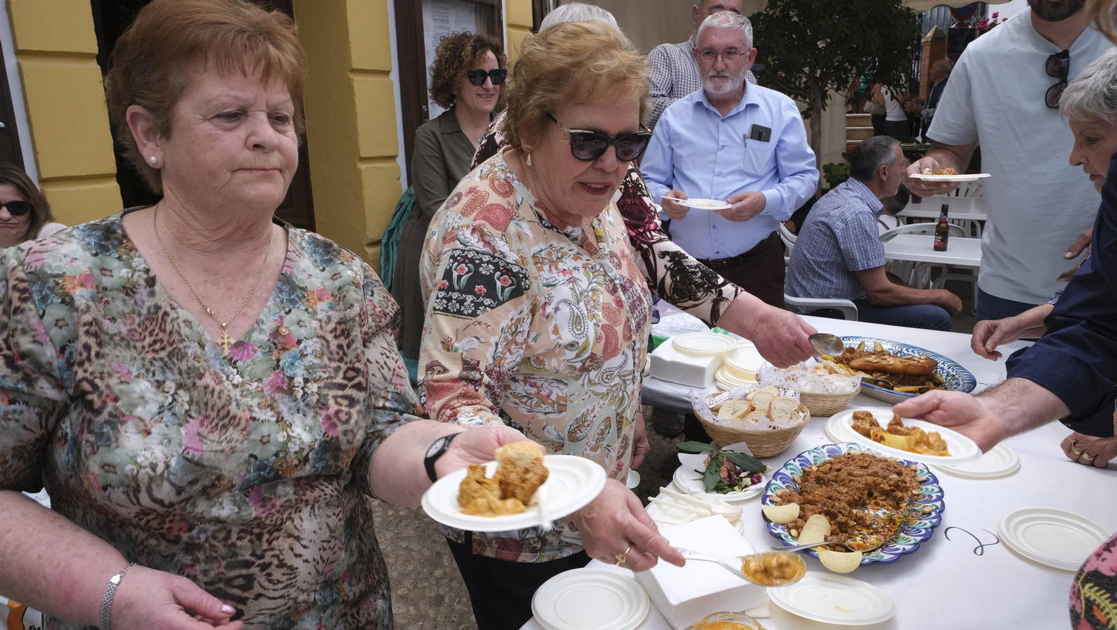 Imágenes de la paella popular en las Fiestas de Canjáyar