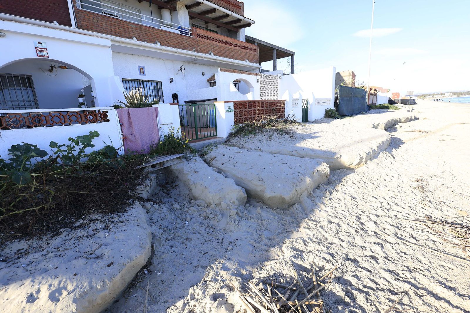La playa del Rinconcillo de Algeciras tras la borrasca Francis, en imágenes