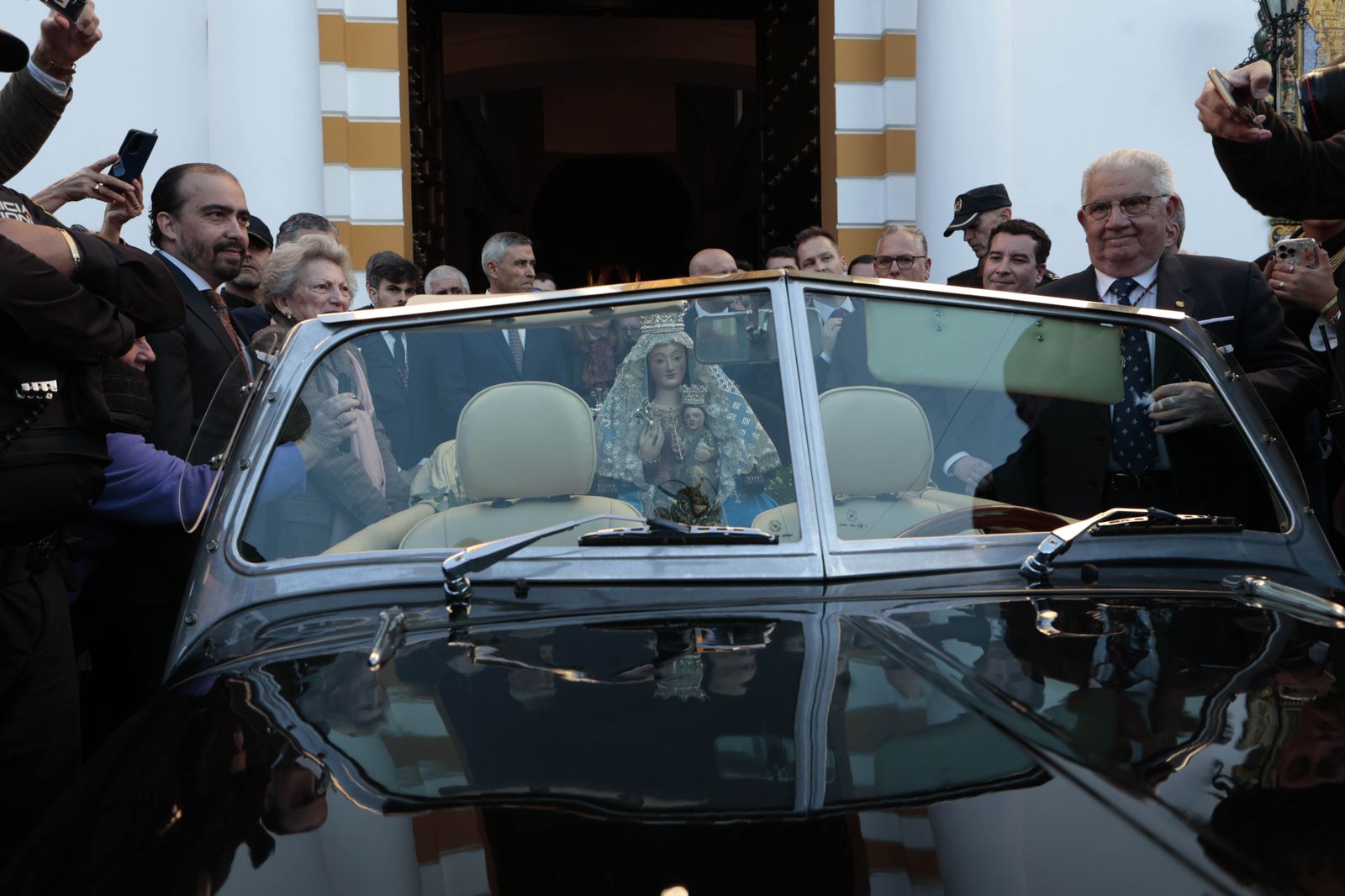 Las imágenes del traslado de la Virgen de Valme a la Catedral
