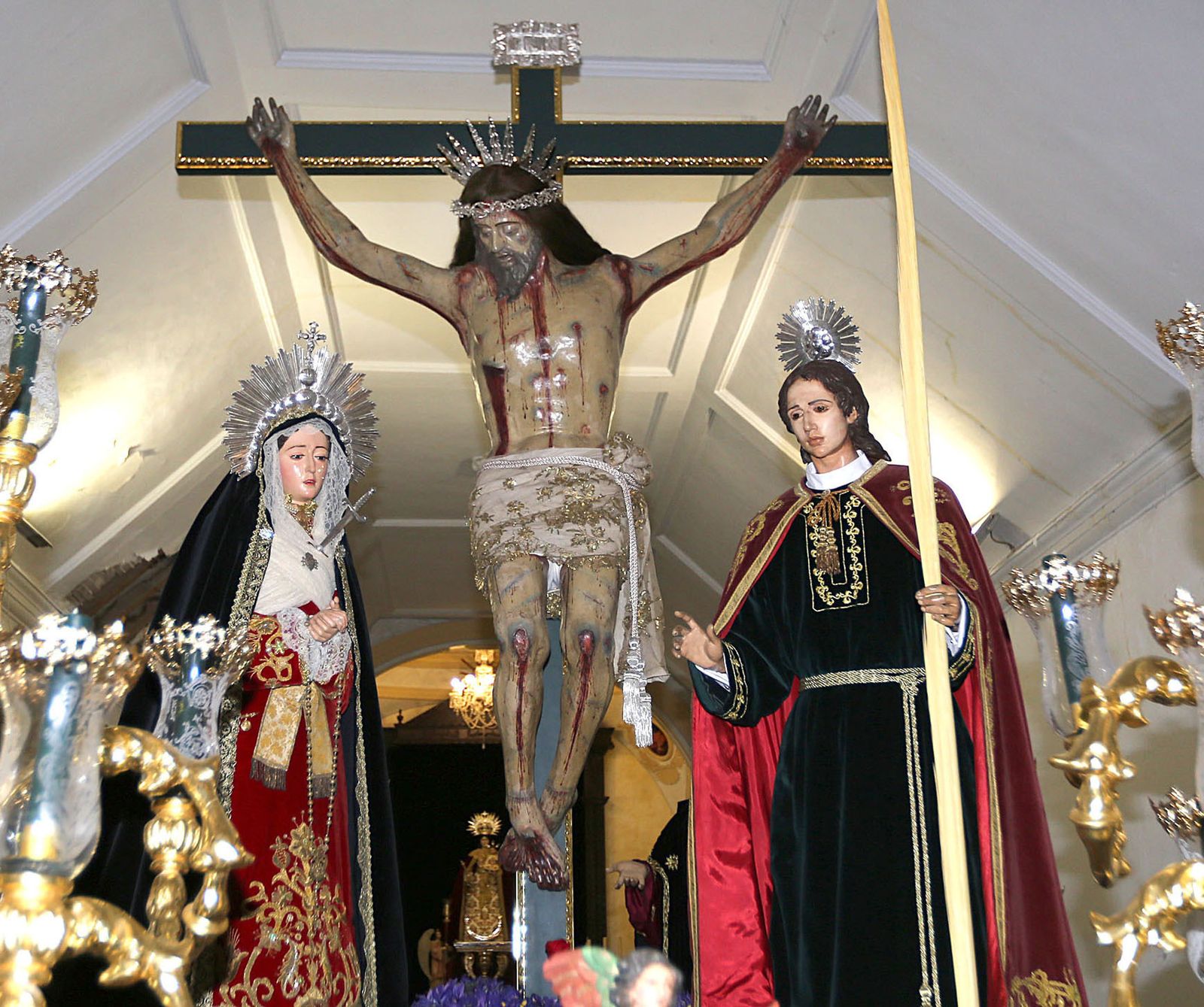 Santísimo Cristo de la Vera Cruz, María Santísima del Mayor Dolor y San Juan Evangelista.