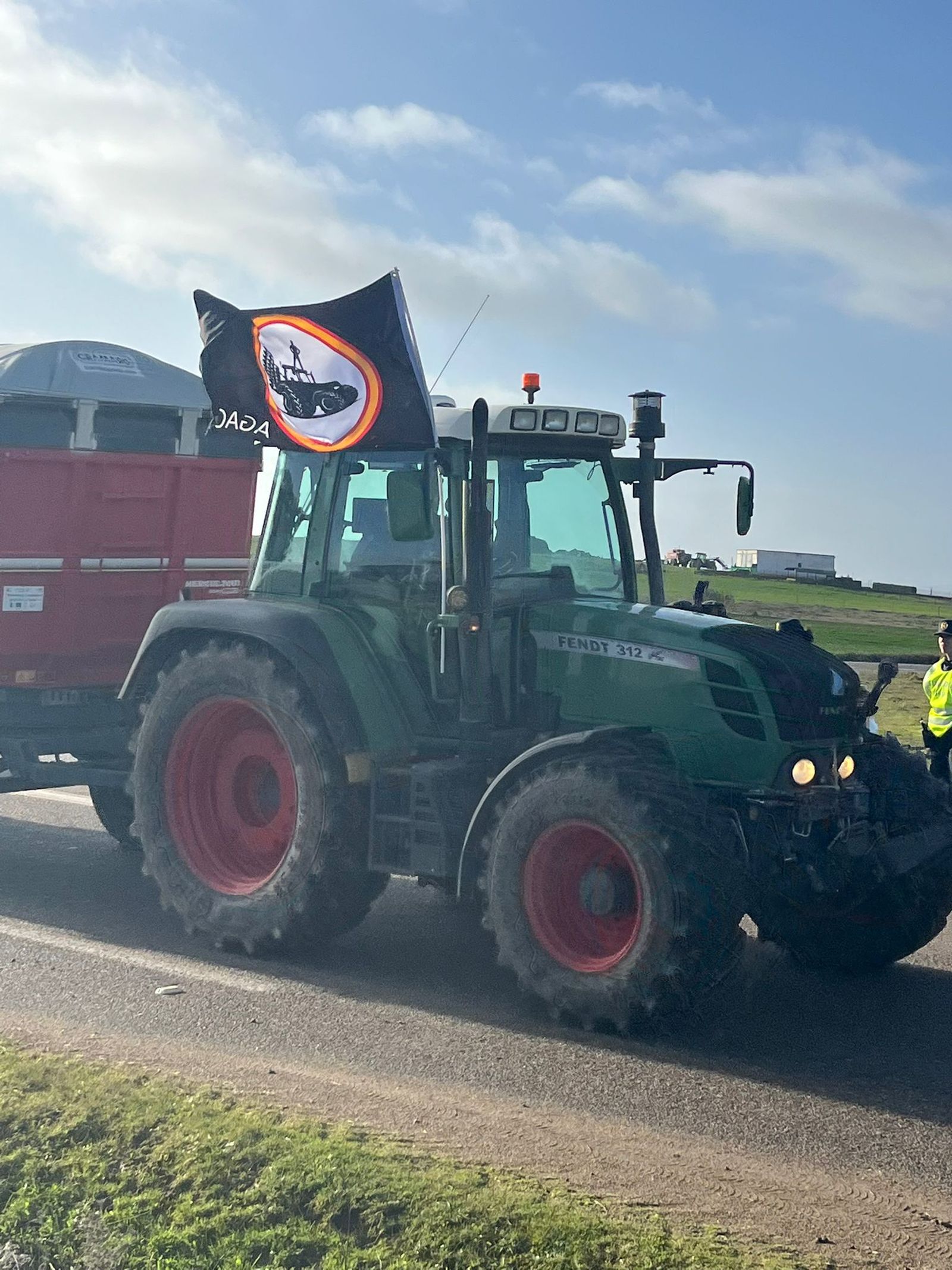 Los agricultores cortan la N-432 en Córdoba contra el acuerdo de Mercasur