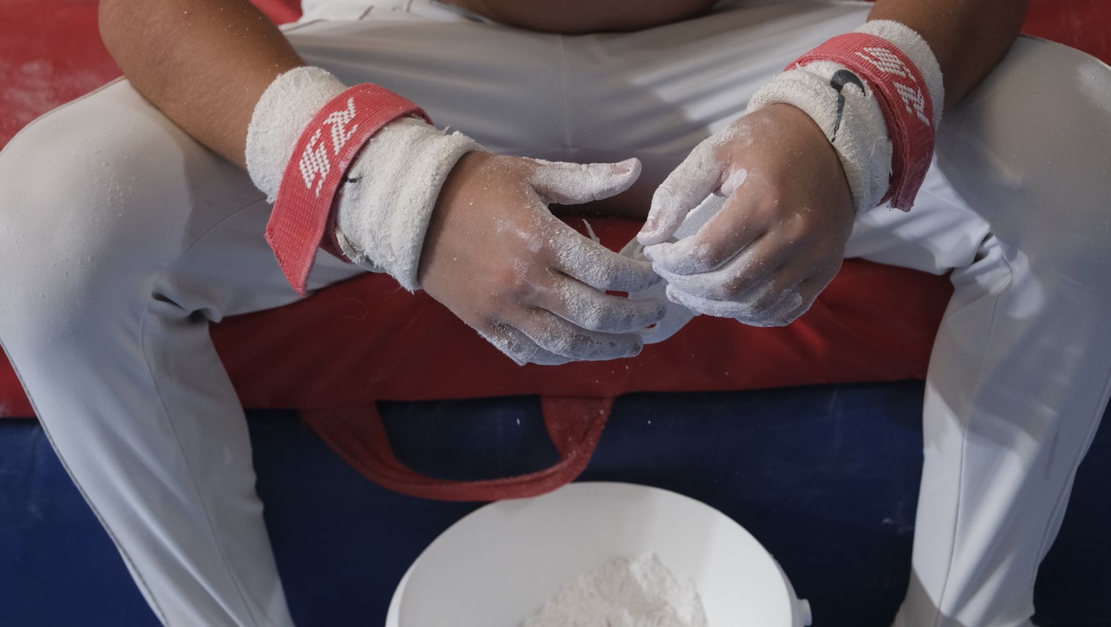 Imágenes de los entrenamientos de los gimnastas almerienses