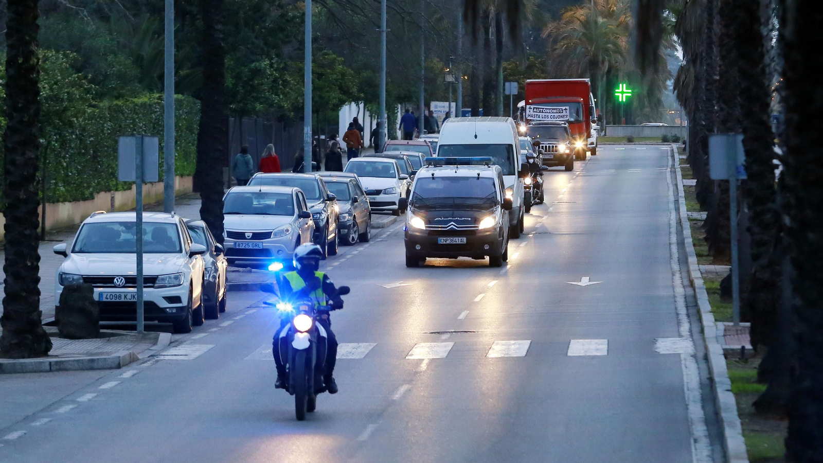 Los autónomos vuelven a manifestarse en caravana