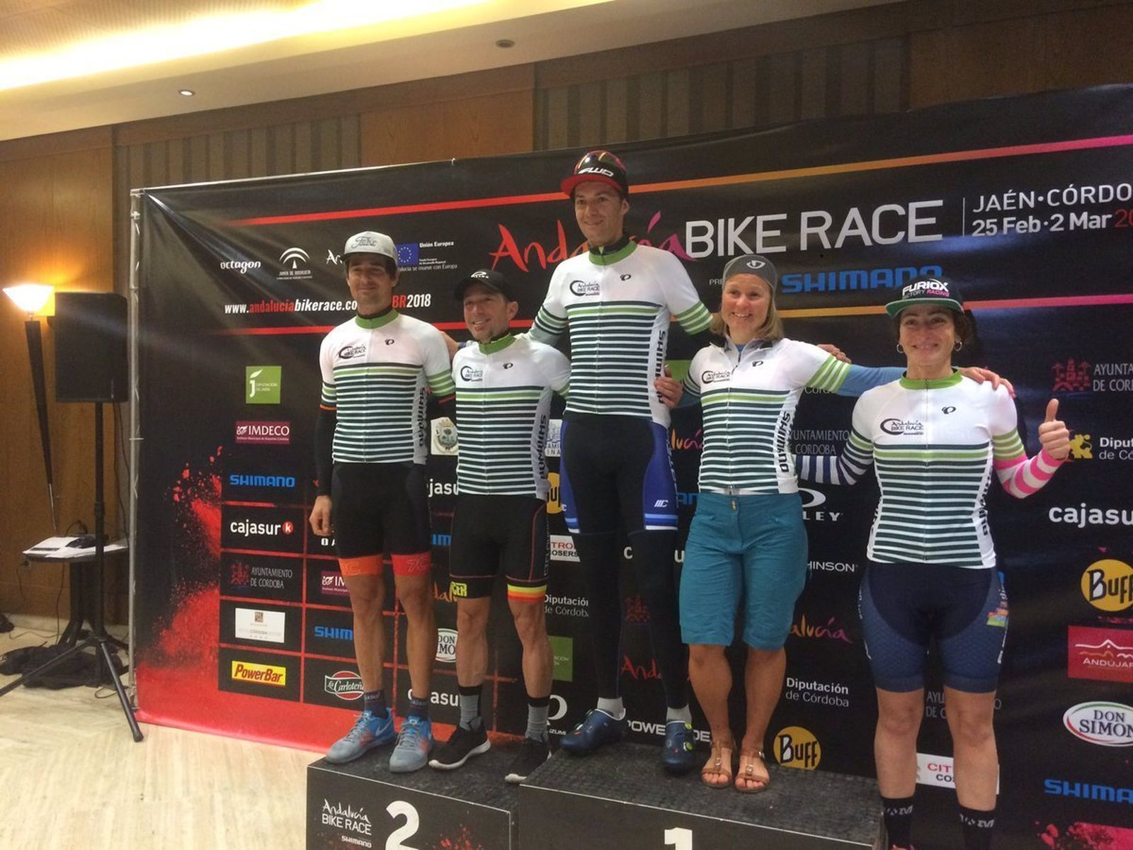 Podio de vencedores, tras la celebración de la sexta y última etapa de la ronda.