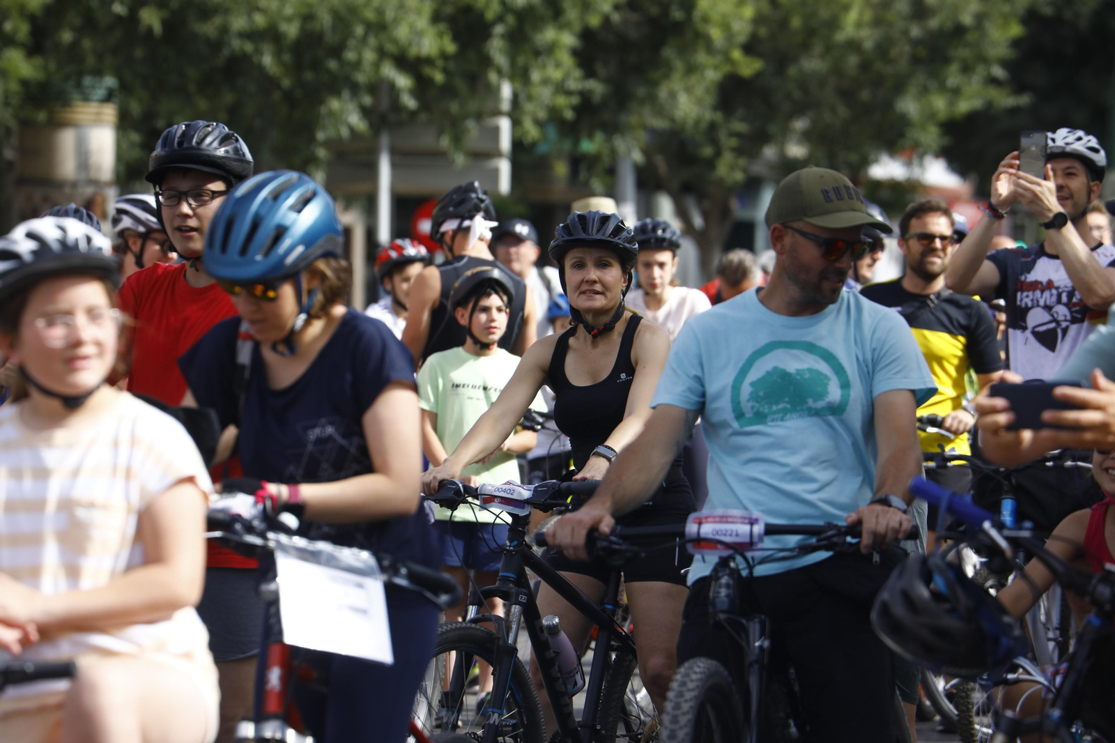 Marcha ciclista del Día de la Bicicleta en Córdoba, en imágenes
