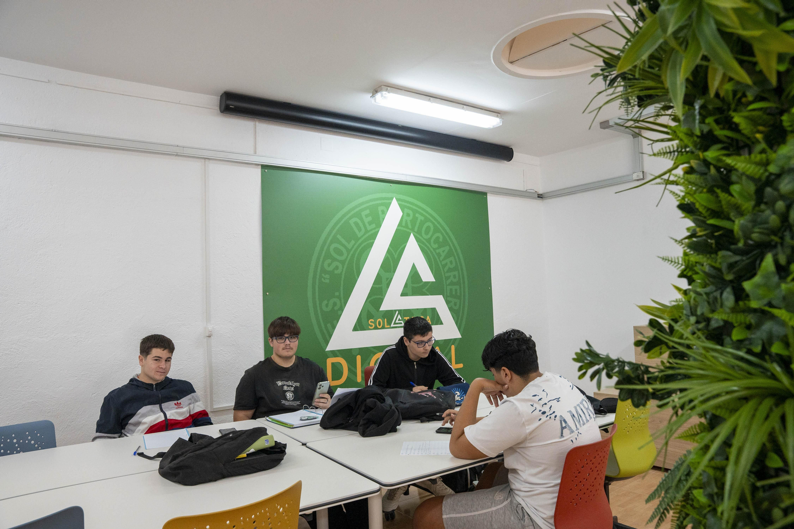 Visitamos el IES Sol de Portocarrero de La Cañada de San Urbano para ver las nuevas infraestructuras para FP en los centros educativos de la provincia de Almería, en imágenes