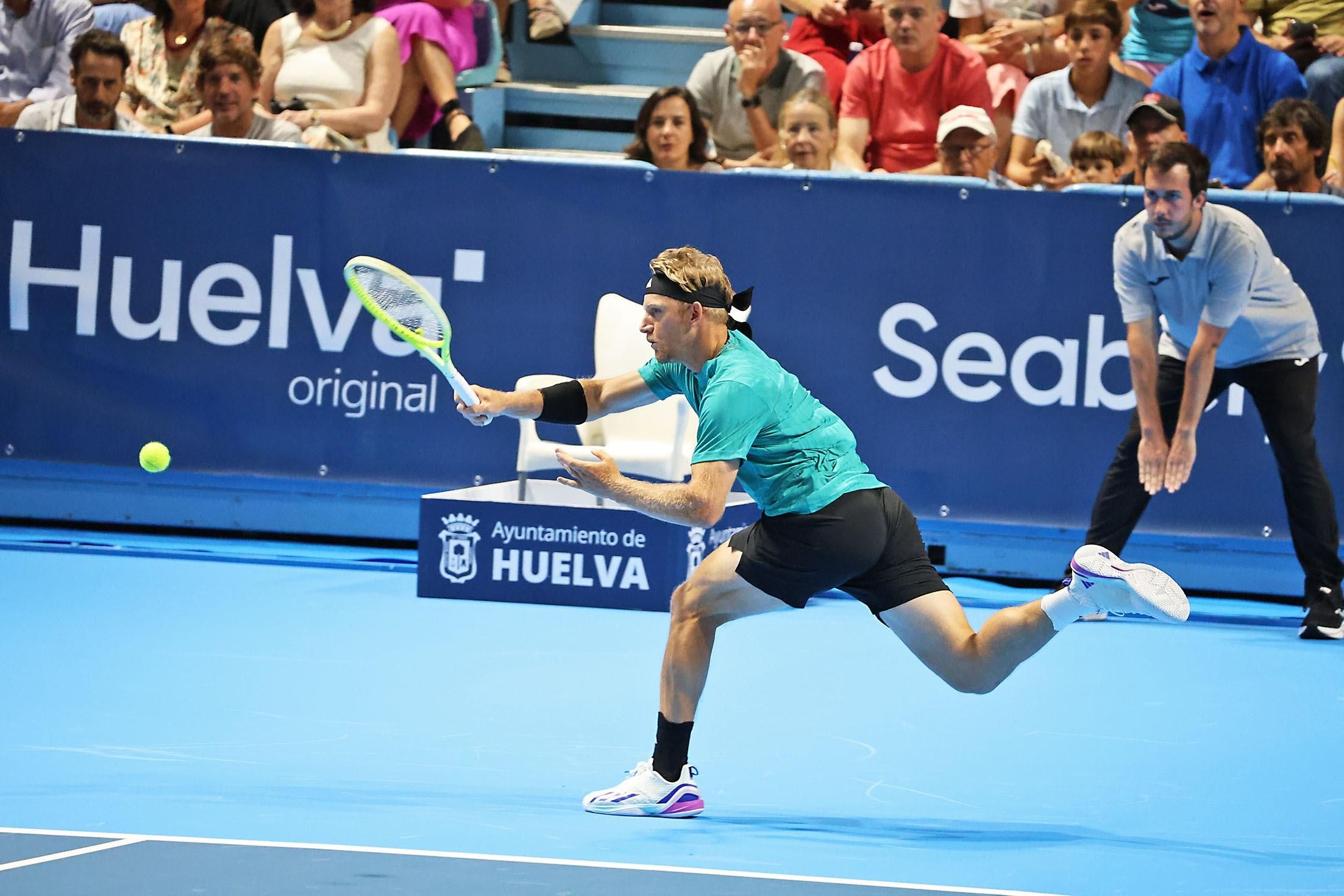 Davidovich derrota a Munar y avanza en Washington