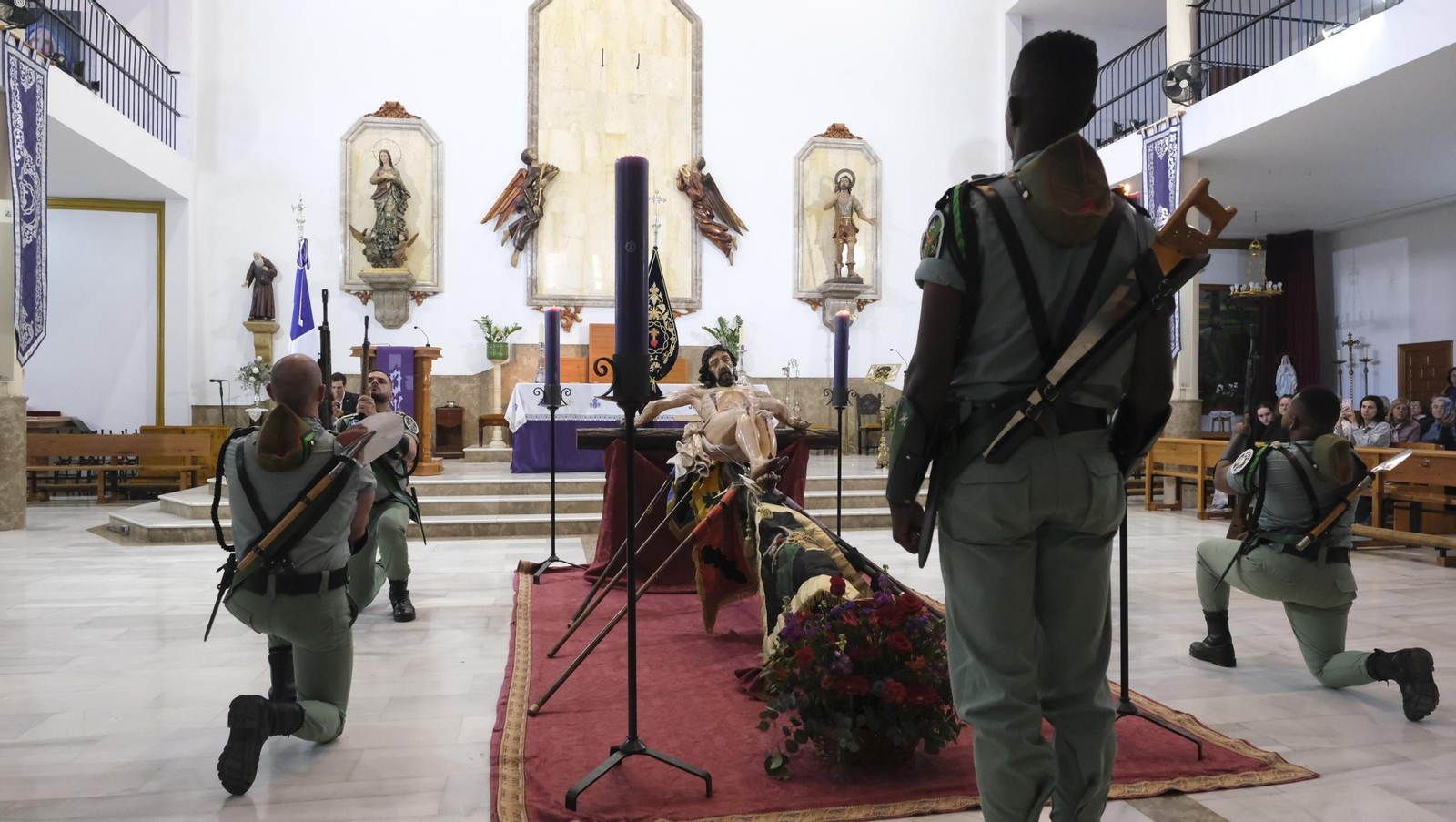 La Legión custodia el Cristo de la Buena Muerte en la Semana Santa de El Parador 2025