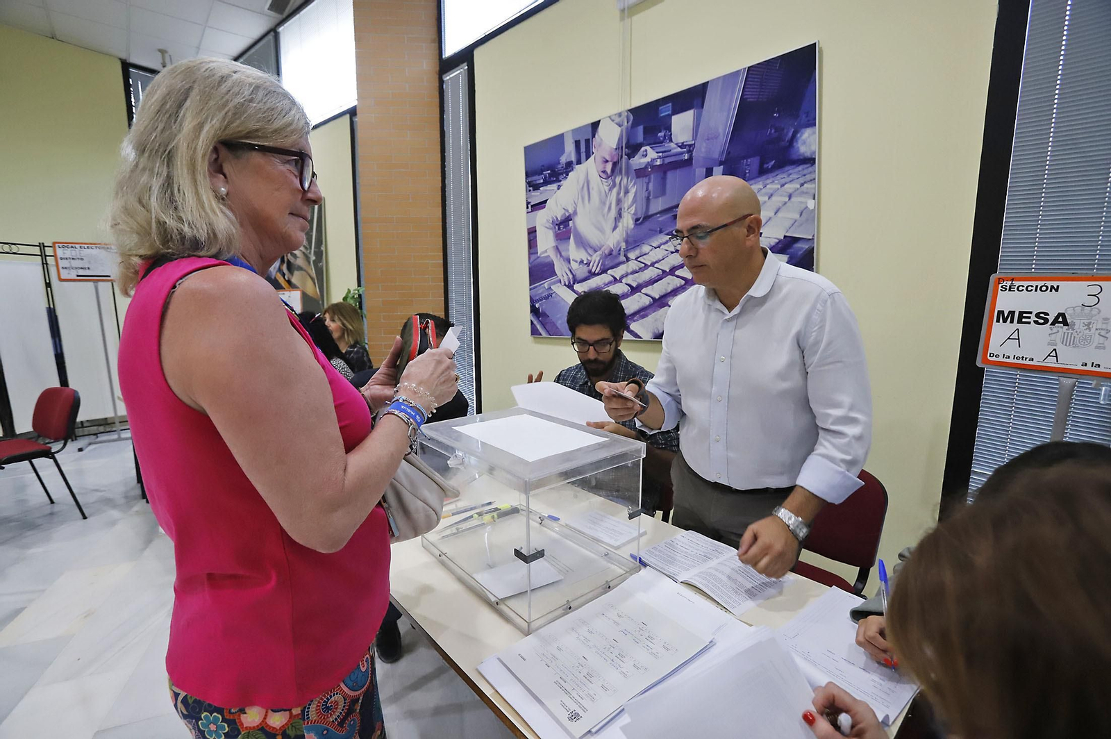 Elecciones 2023: Imágenes del inicio de la jornada electoral en Huelva