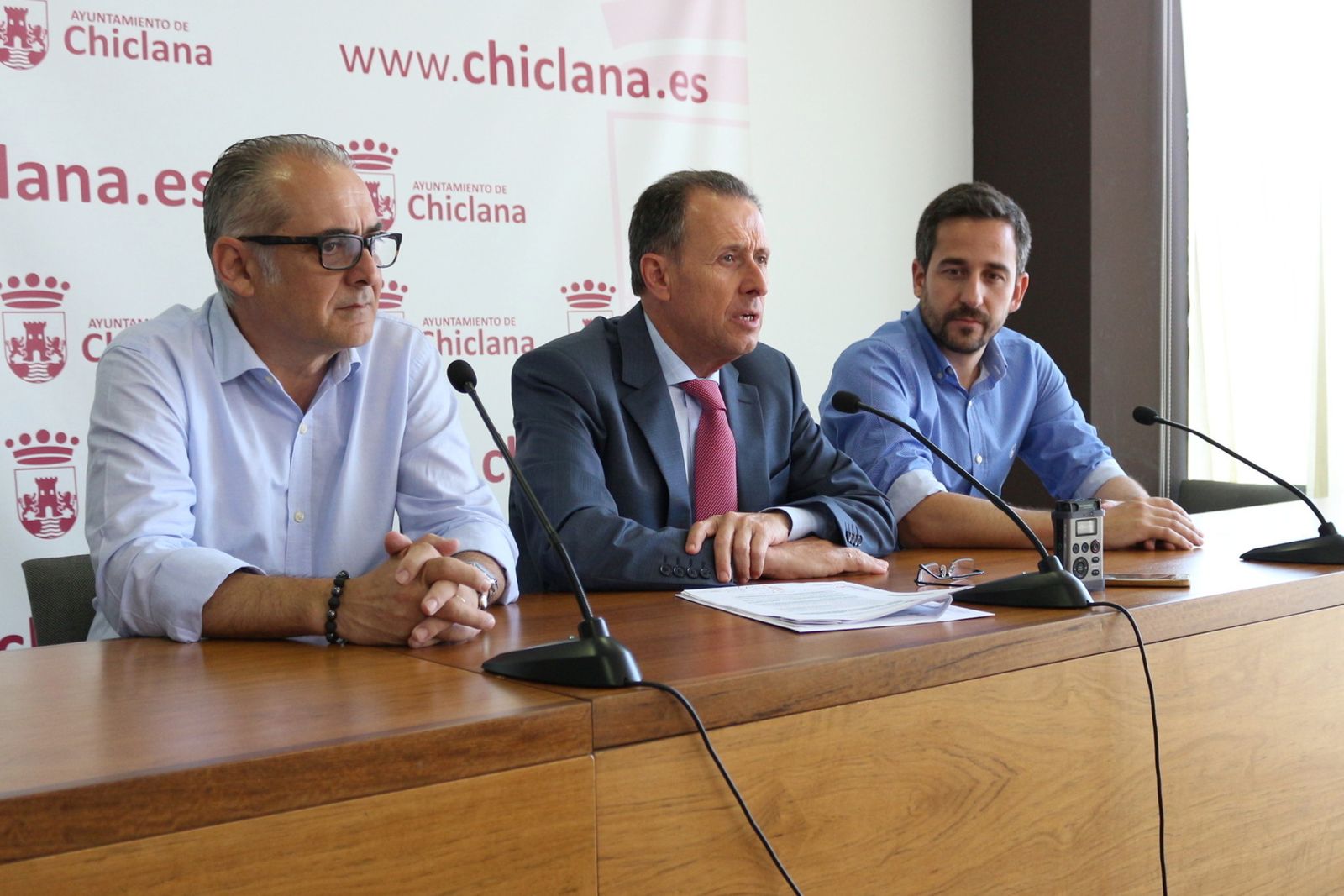 Páez, Román y Vera, durante la presentación ayer de los nuevos grados formativos que se impulsarán en la ciudad.