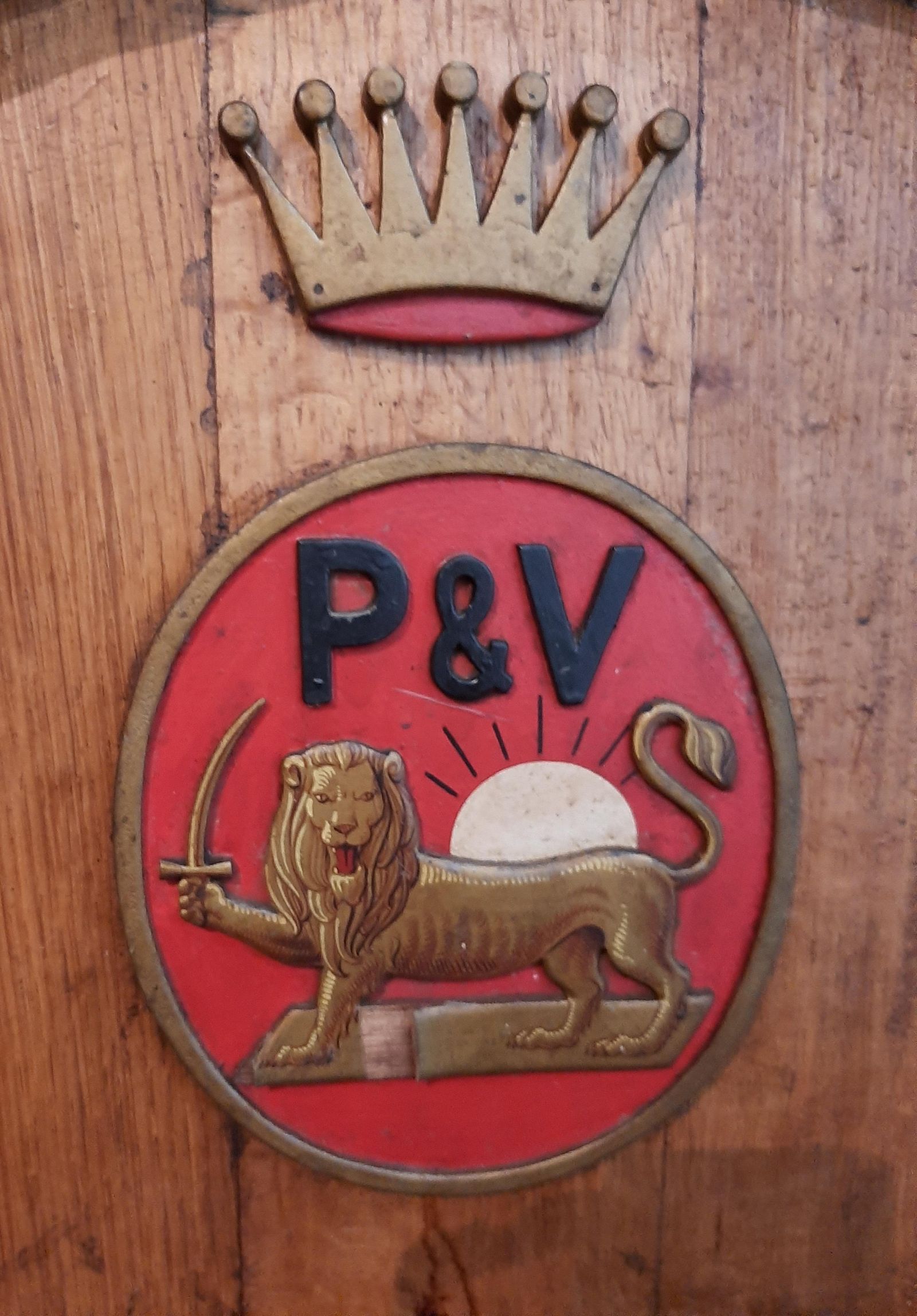 El curioso logotipo de Palomino & Vergara.