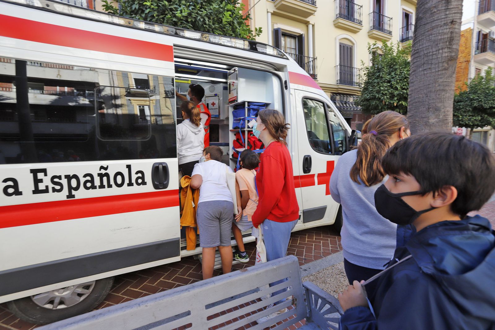 Imágenes del Día de la Banderita de Cruz Roja en Huelva