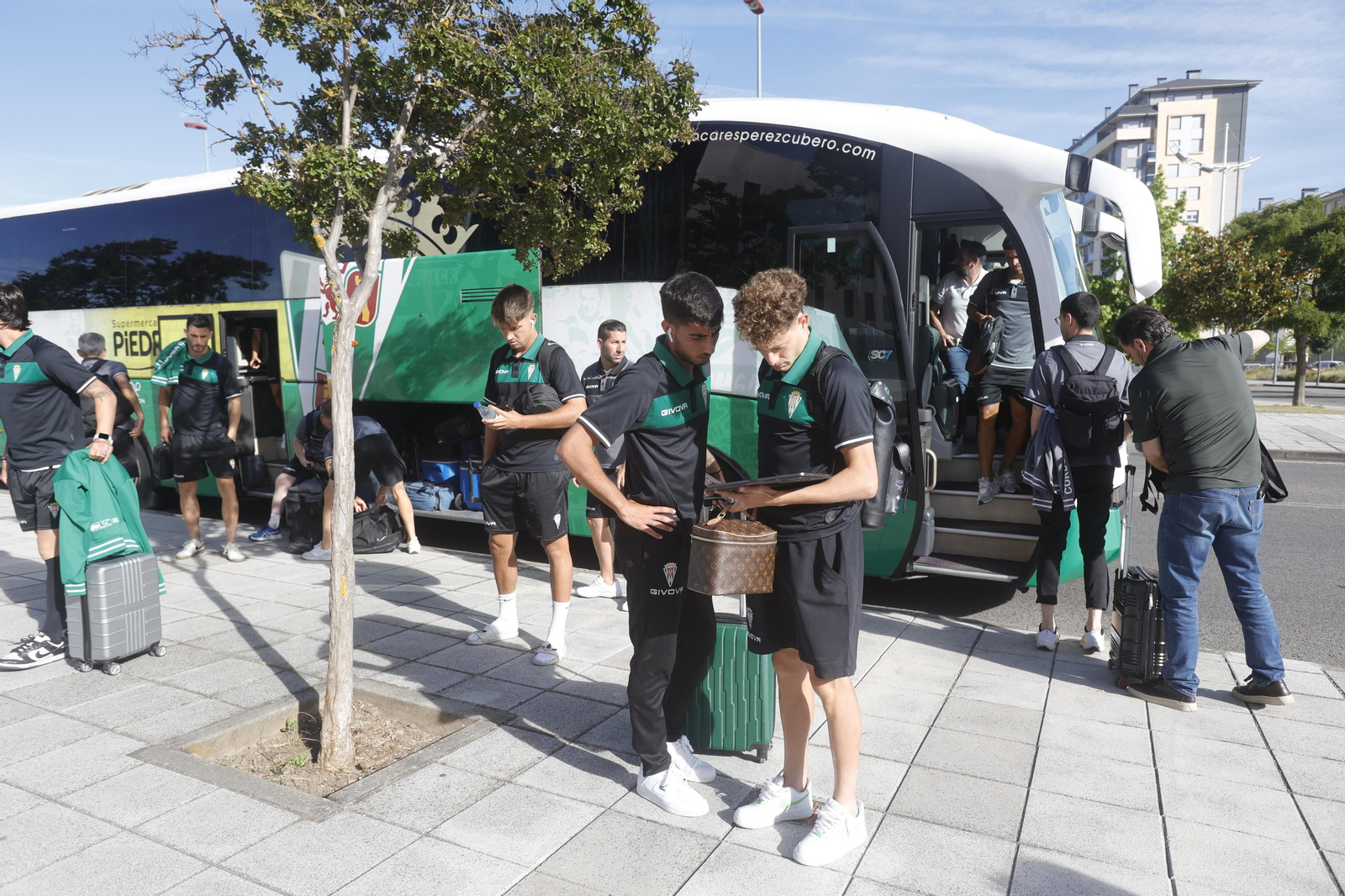 La llegada del Córdoba CF a Ponferrada, en imágenes