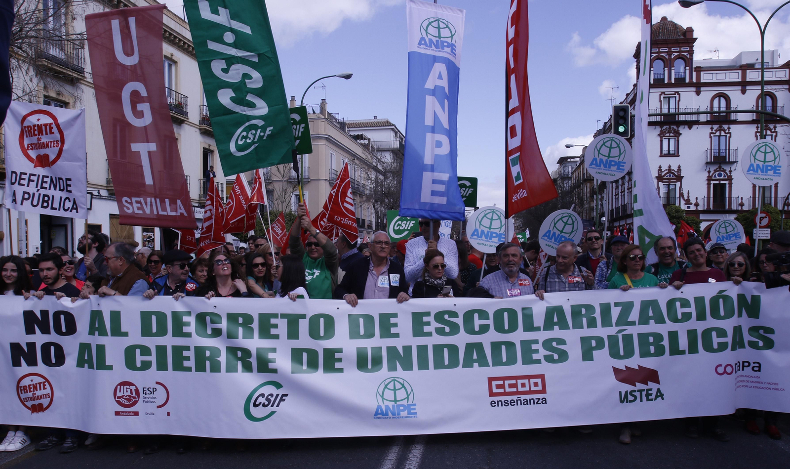 Protesta contra el decreto de escolarización de la Junta celebrada en marzo de 2020