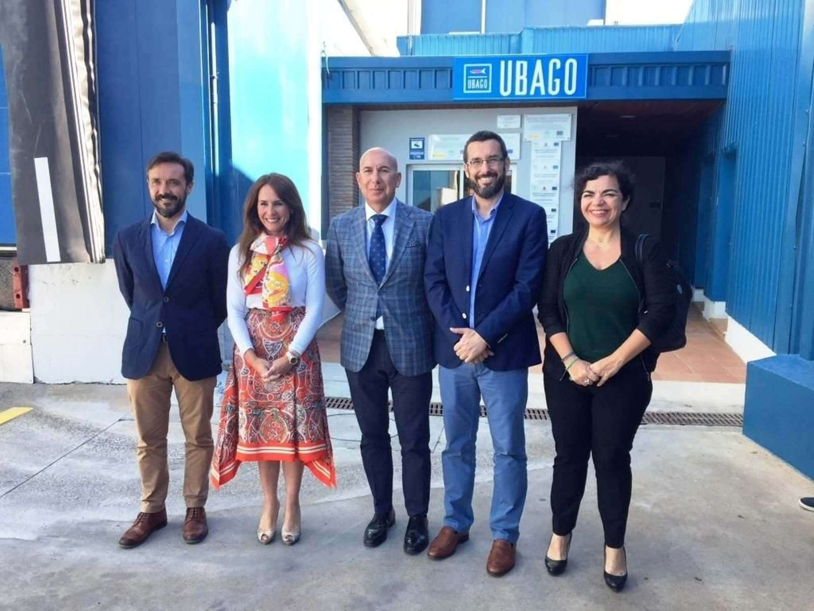 José Manuel Miranda, Gema Pérez, Andrés Espinosa, Juan Franco y Rosa Mellado, ayer en la factoría de Ubago.