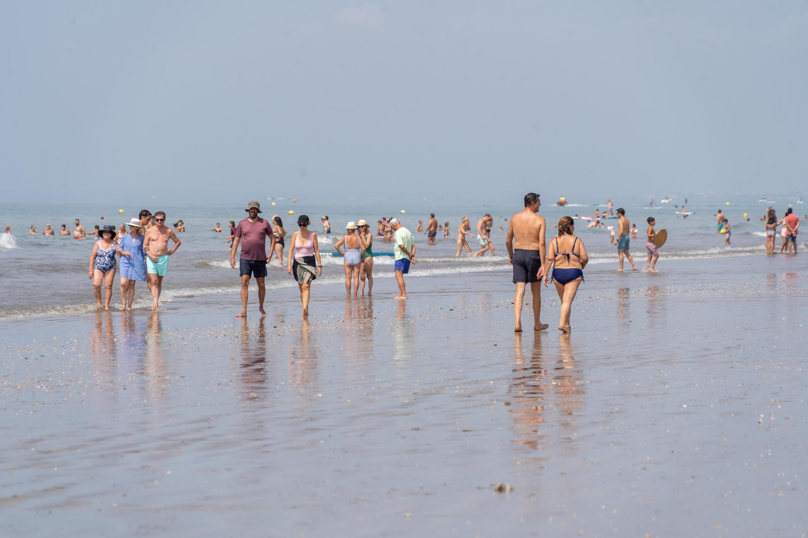 El ambiente de las playas de Huelva el domingo 24 de agosto