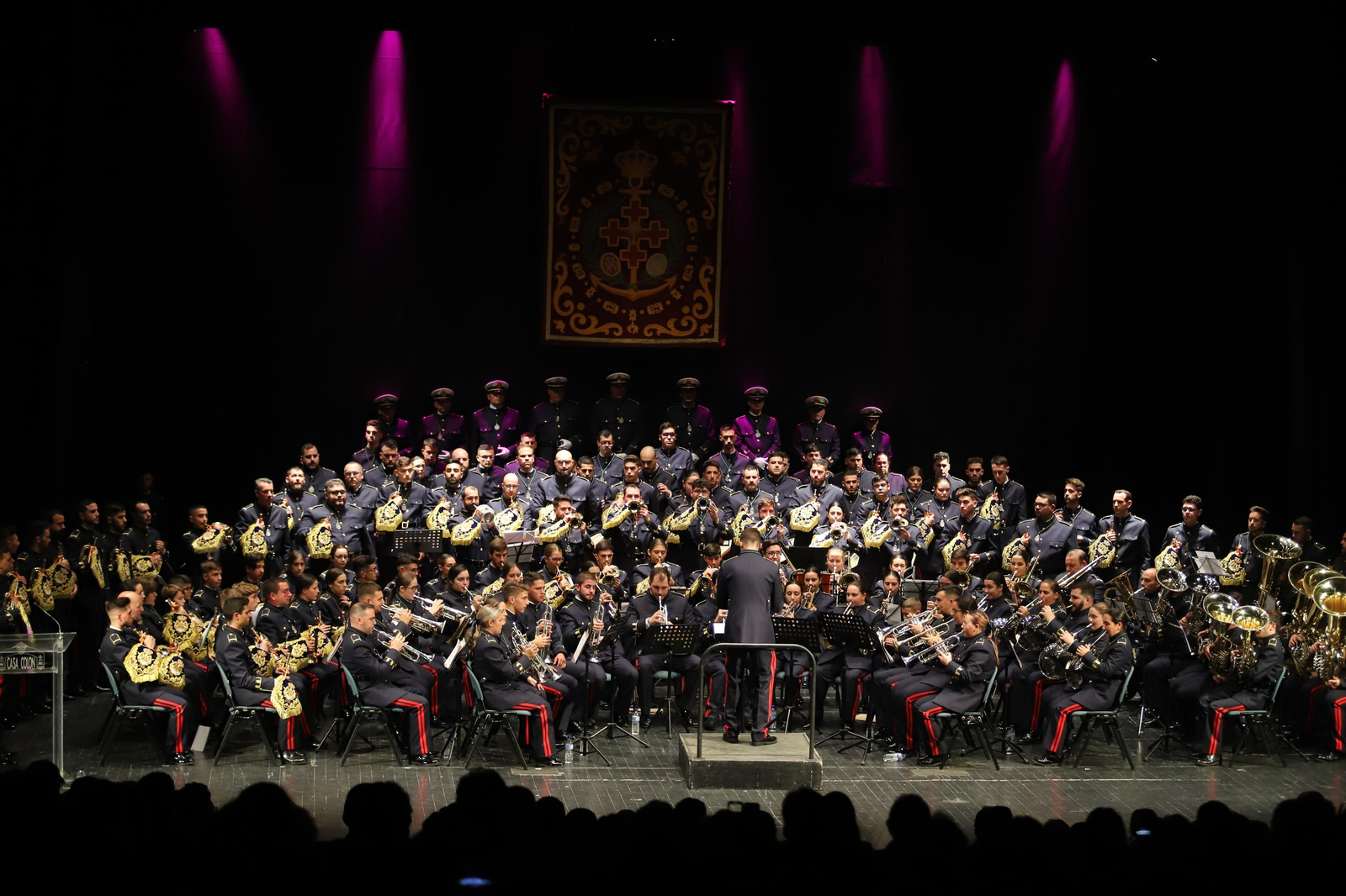 Imágenes del Concierto para presentar la fusión de las bandas de la Expiración y de la Salud , en la Casa Colón de Huelva